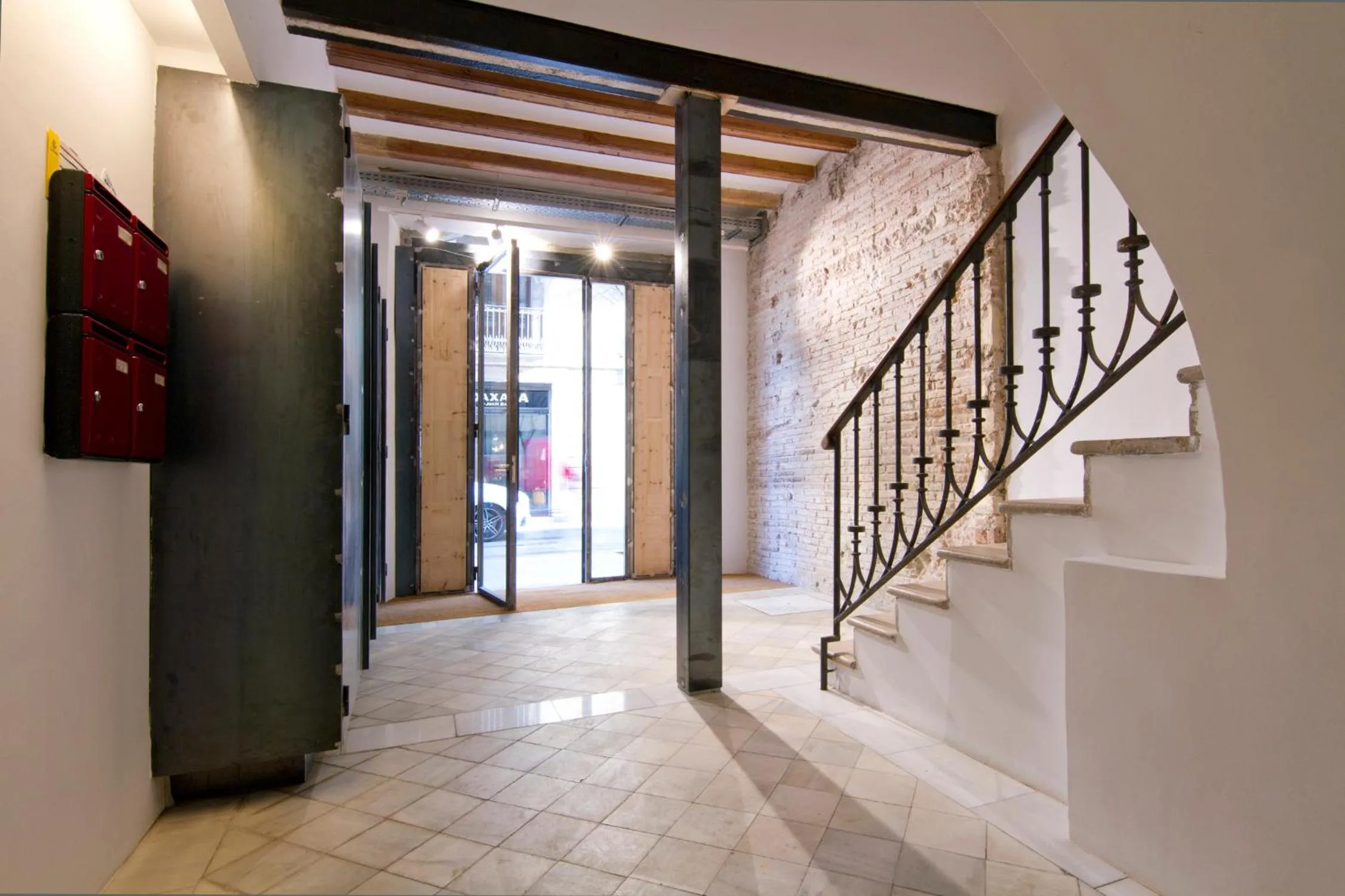 Facade/entrance in Som Nit Born