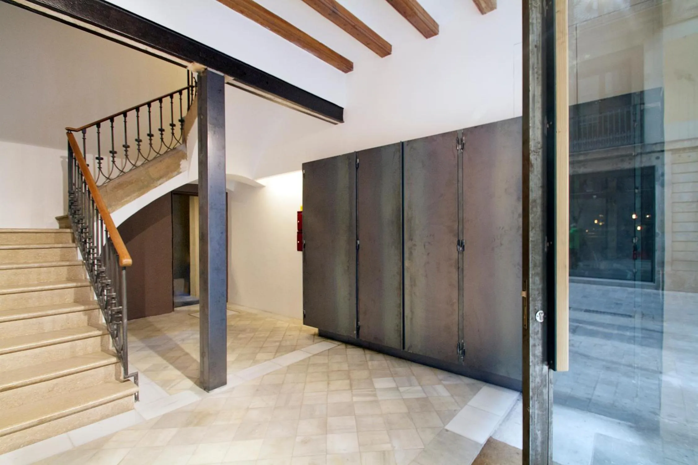 Facade/entrance in Som Nit Born