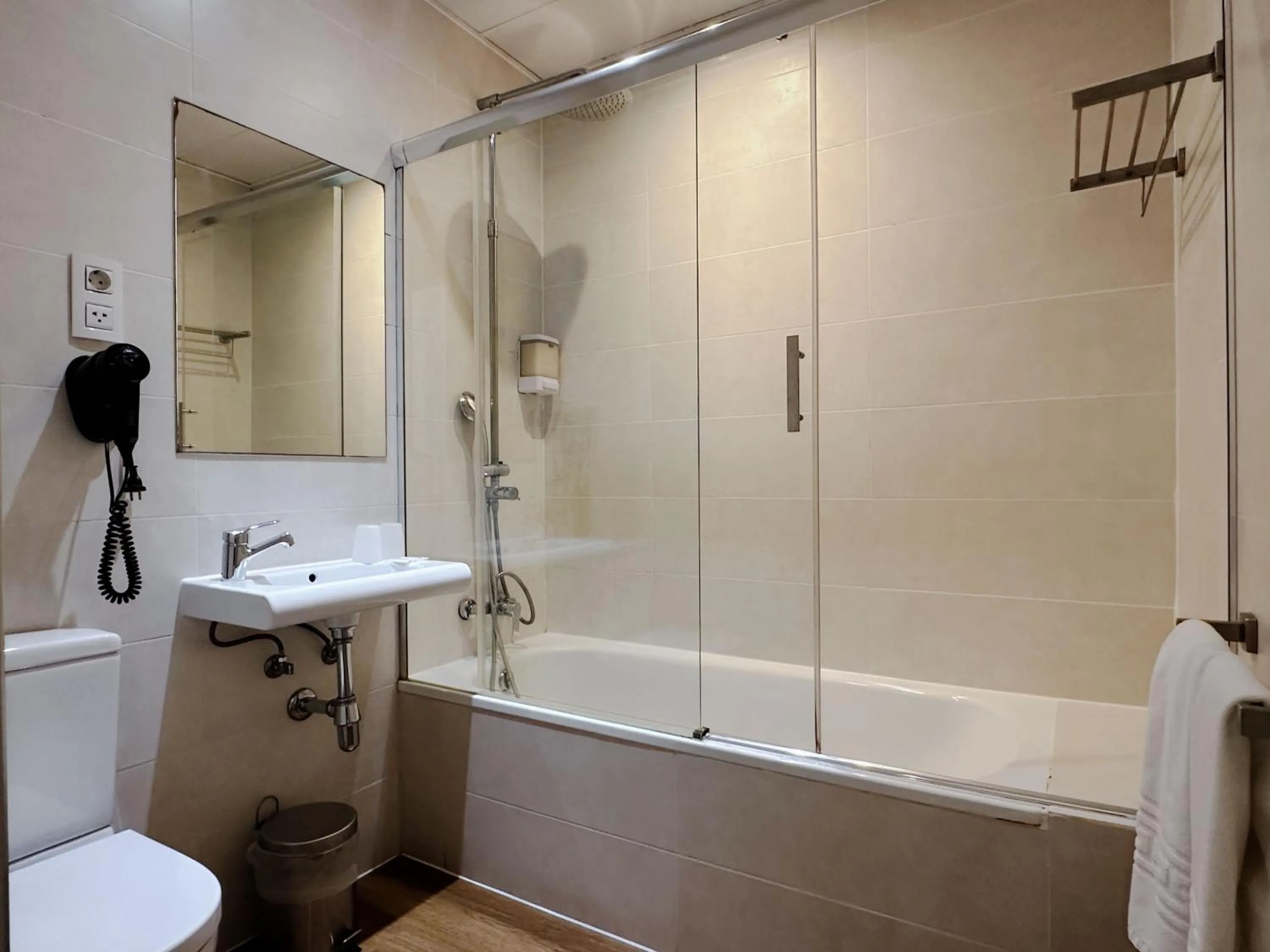 Bath in Som Nit Born