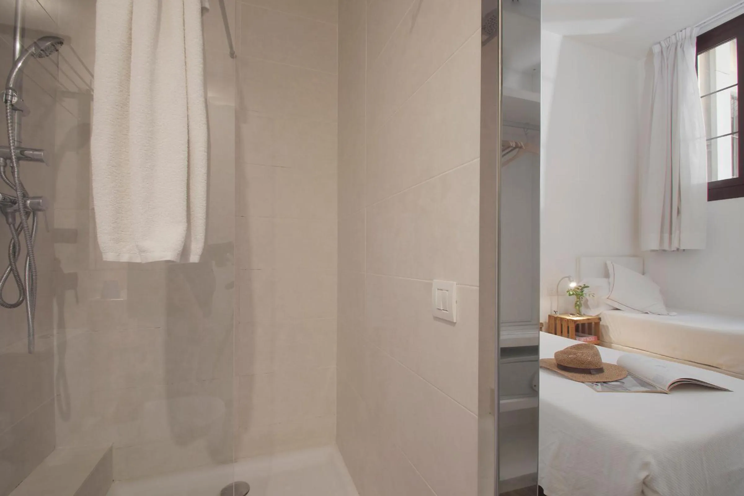 Shower in Som Nit Born