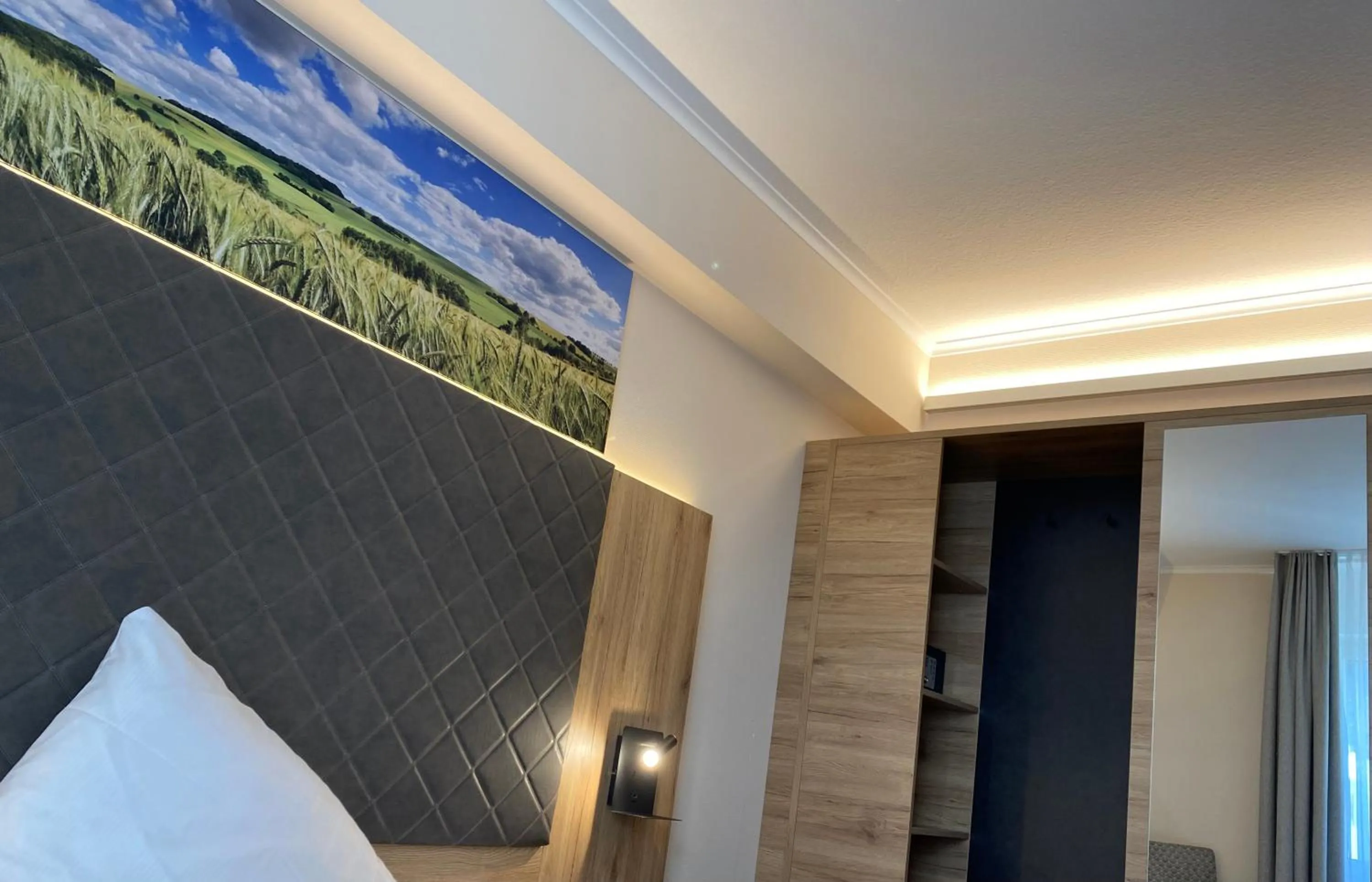 Photo of the whole room, Bed in Hotel Restaurant Roemer