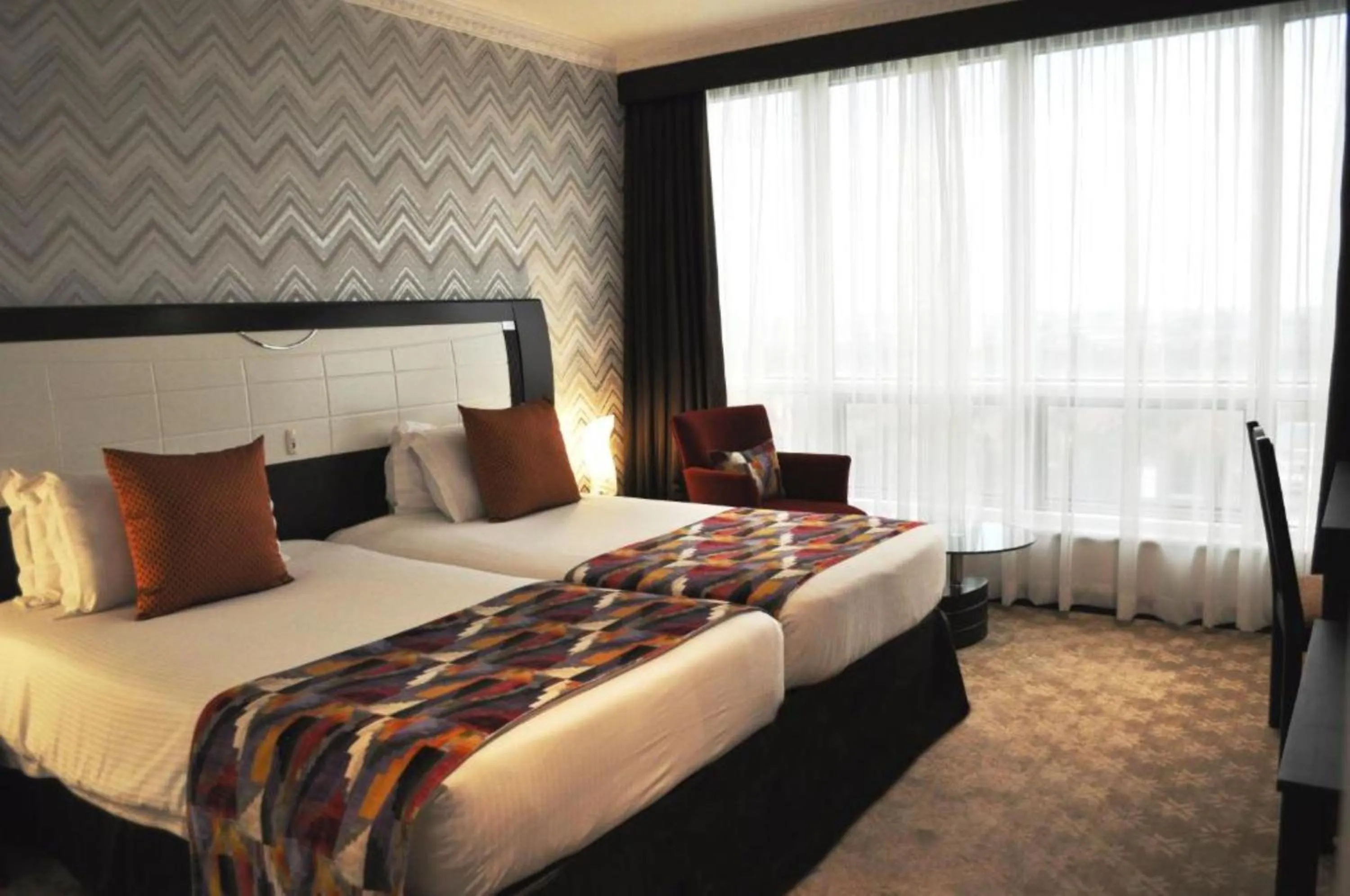 Bedroom, Bed in The Panari Hotel - Near Jomo Kenyatta International Airport