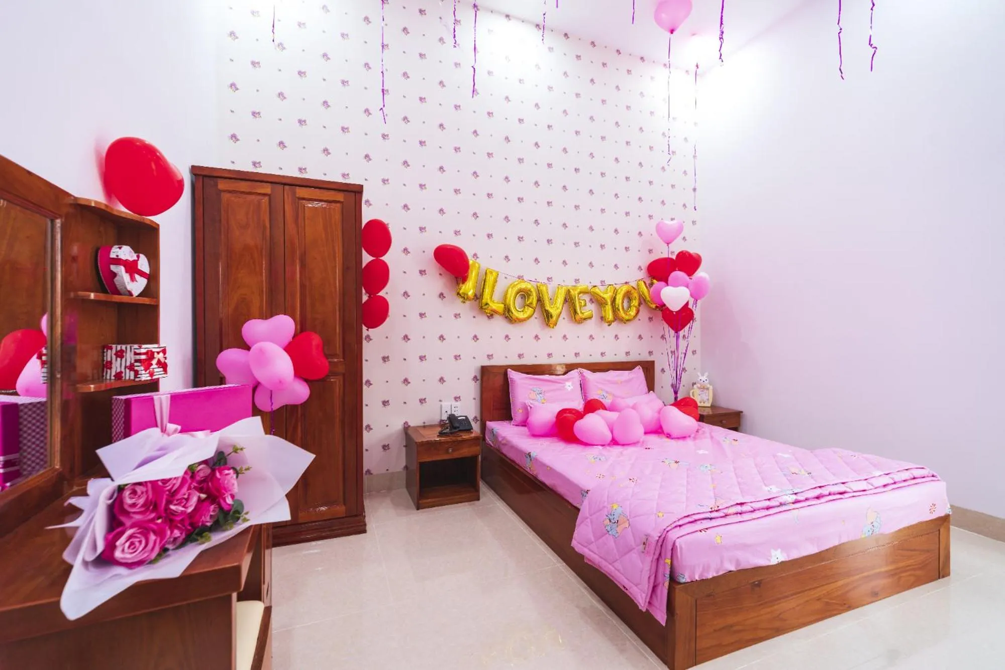 Bed in Paradise Hotel