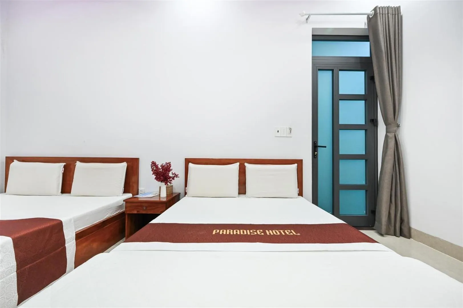 Bed in Paradise Hotel