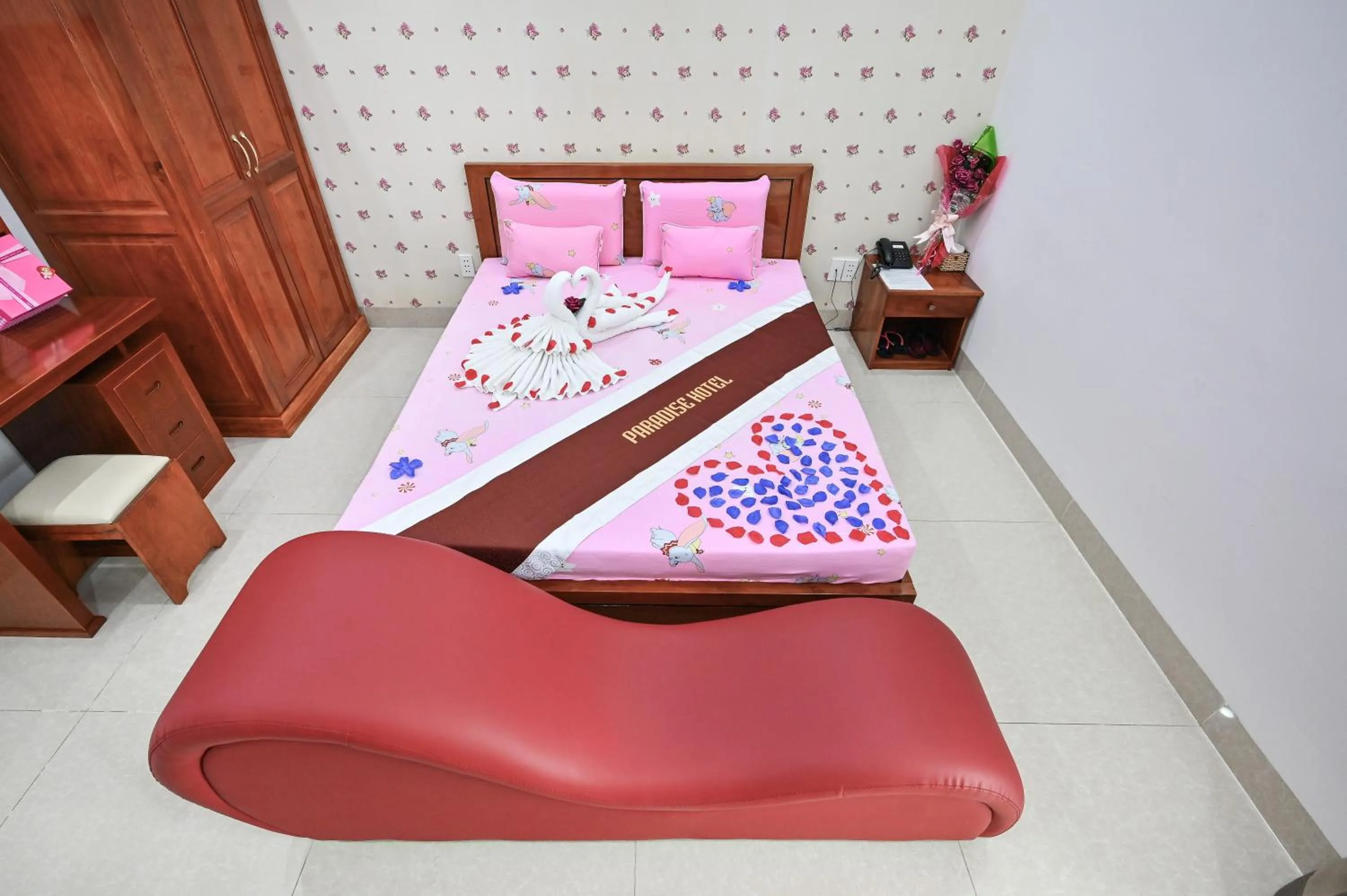 Bed in Paradise Hotel