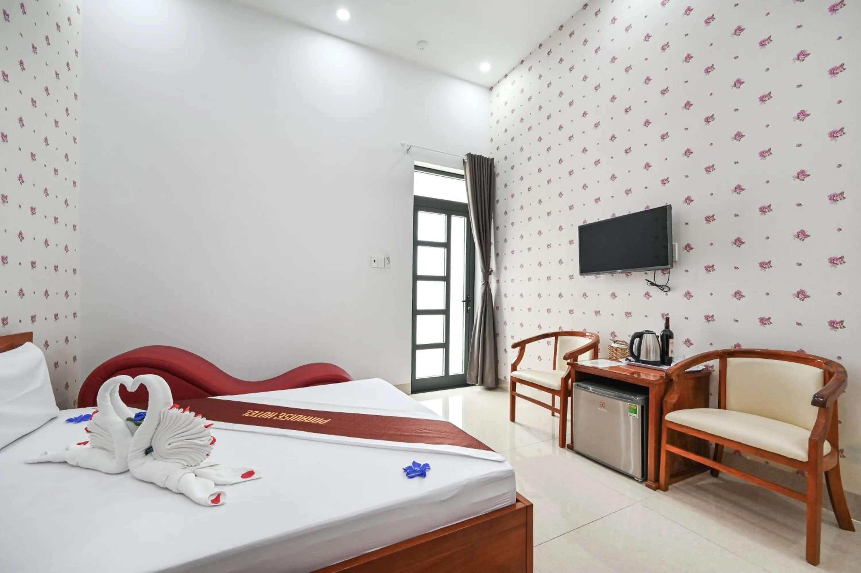 Bed in Paradise Hotel