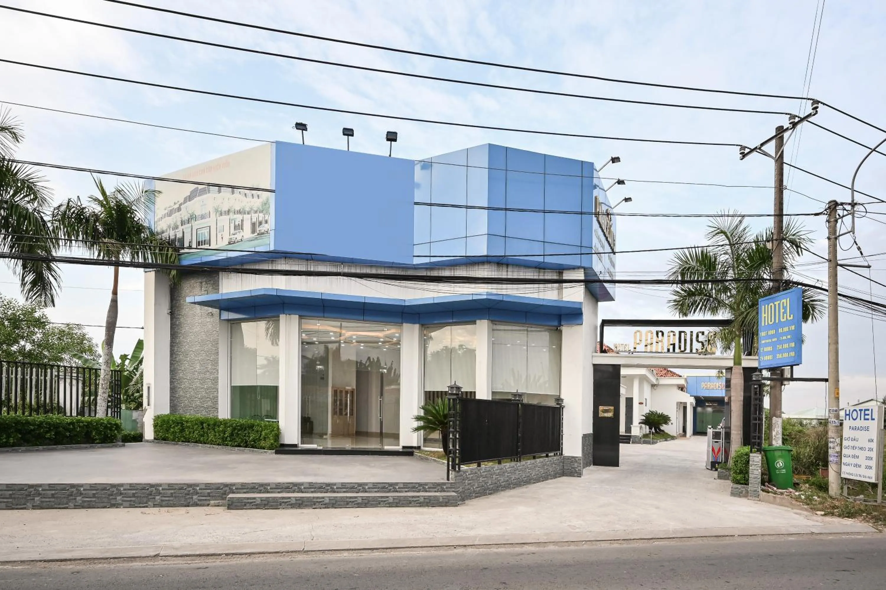 Property building in Paradise Hotel