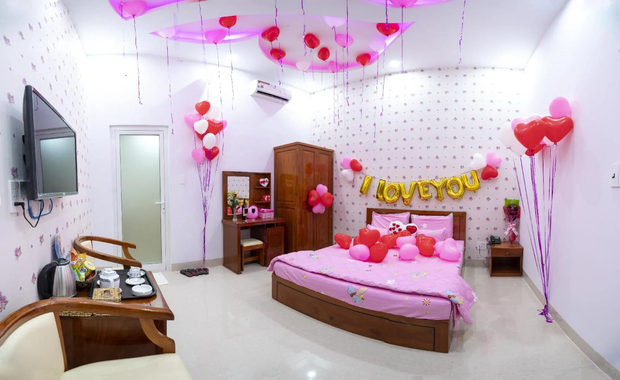 Bed in Paradise Hotel