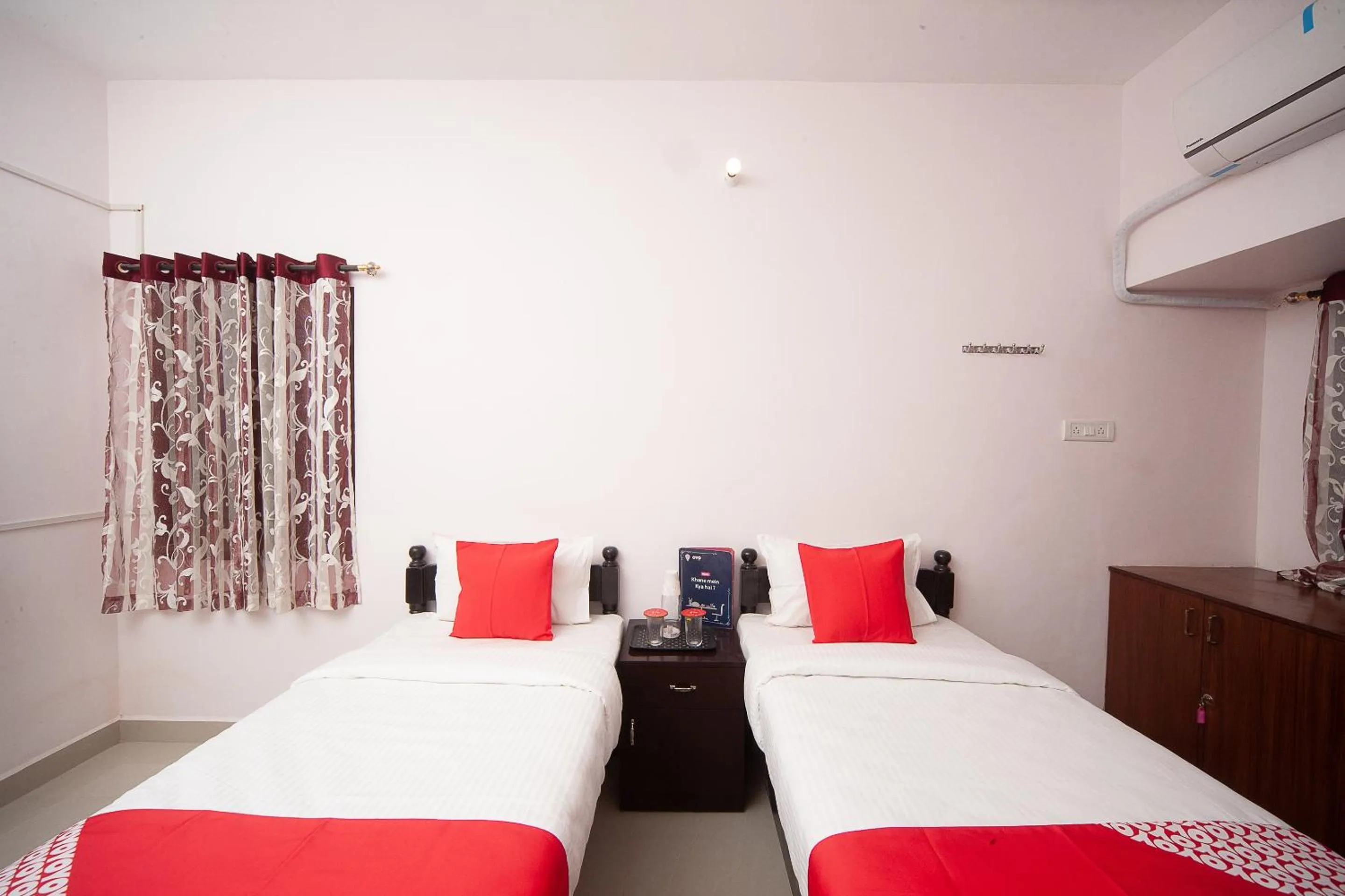 Bedroom, Bed in Hotel O Kiruba Castle