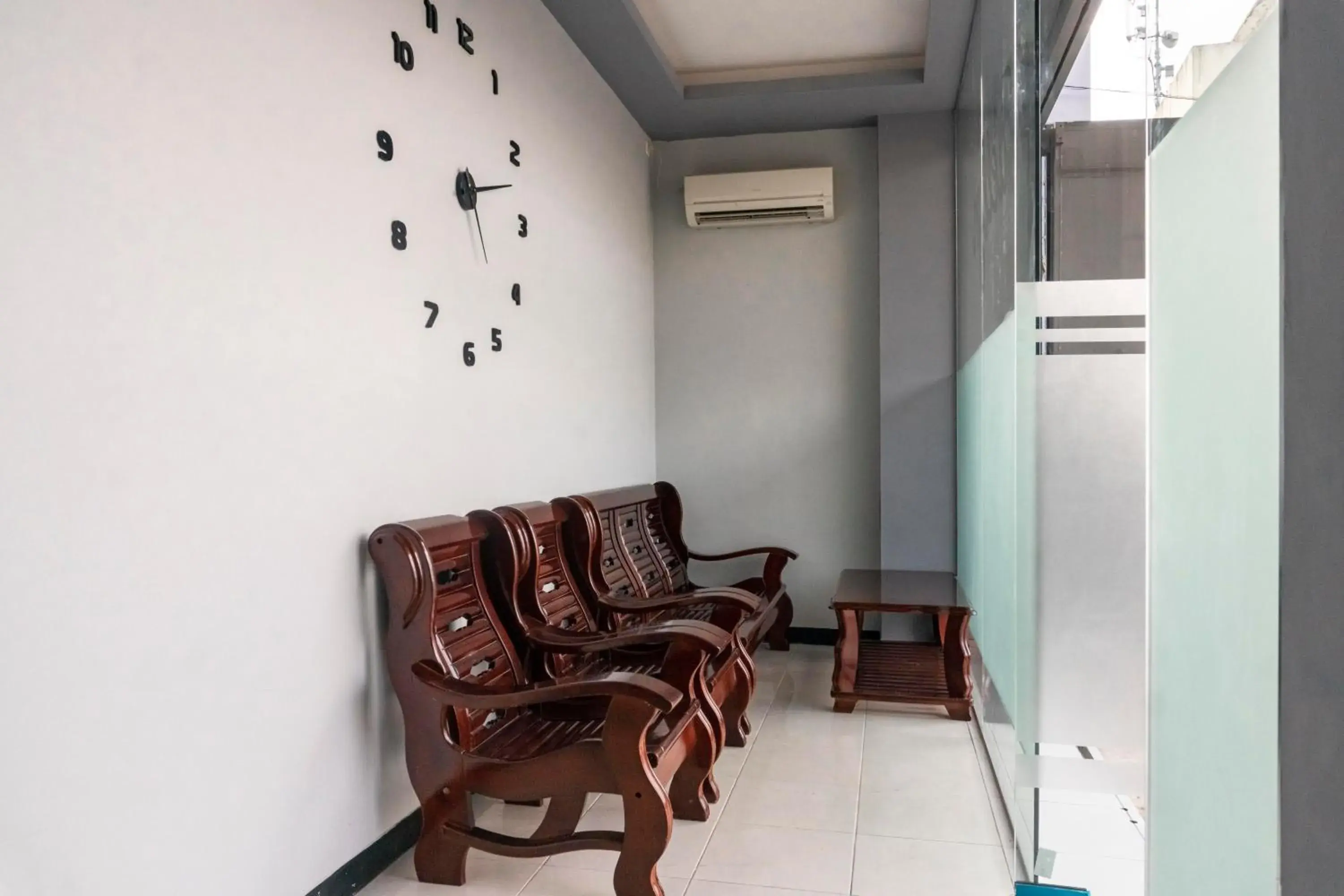 Family Room in RedDoorz Plus near Millenium ICT Centre Medan 2 Family Room in RedDoorz Plus near Millenium ICT Centre Medan 2