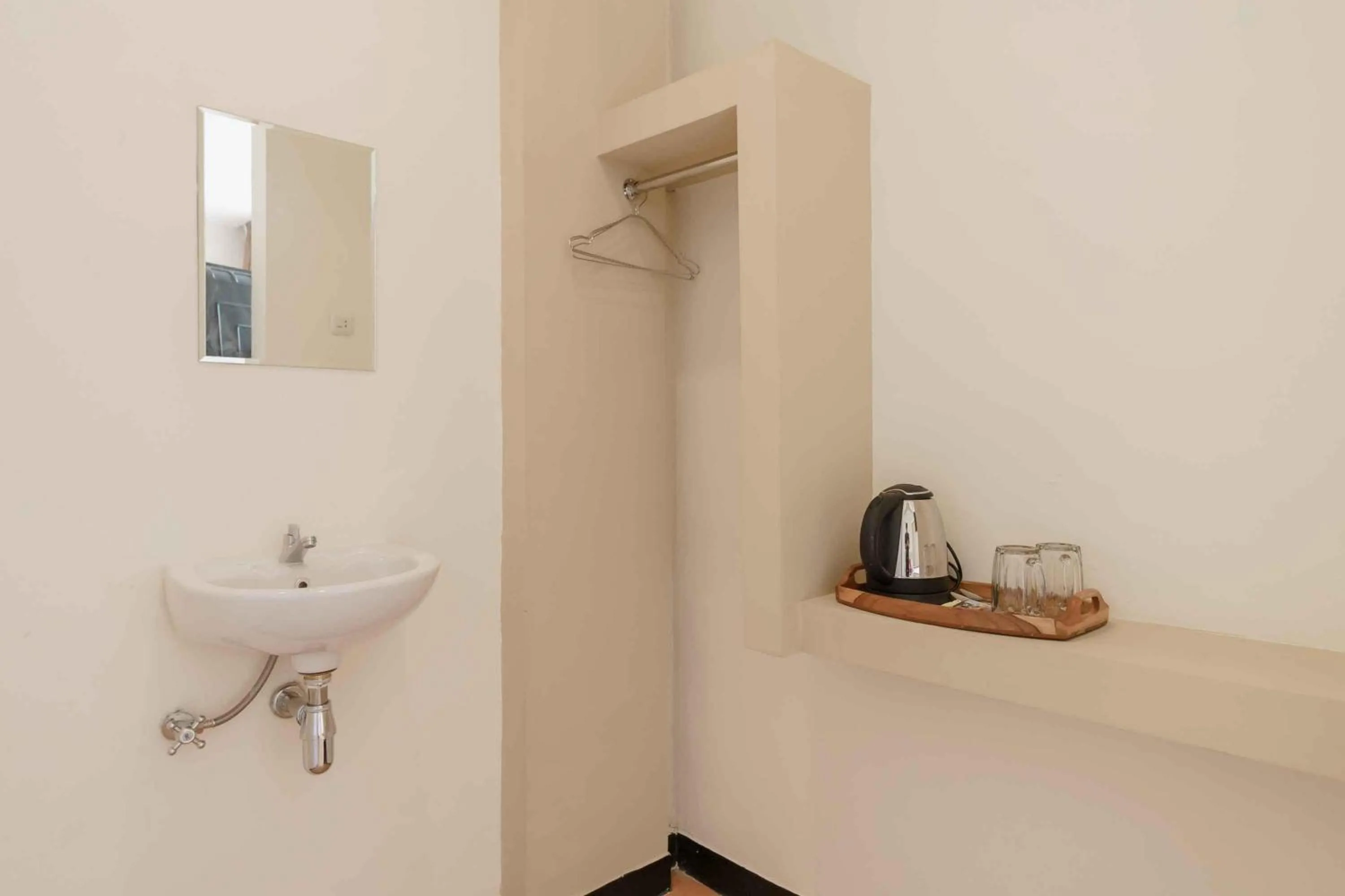 Bathroom in RedDoorz Plus near Millenium ICT Centre Medan 2