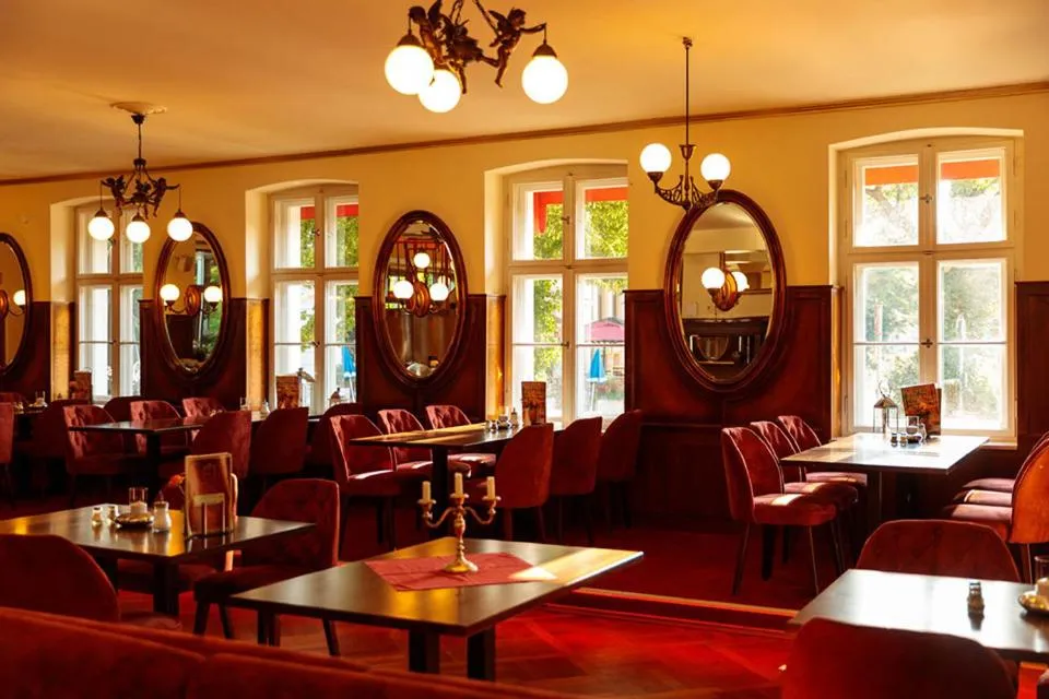 Restaurant/places to eat in Hotel am Luisenplatz