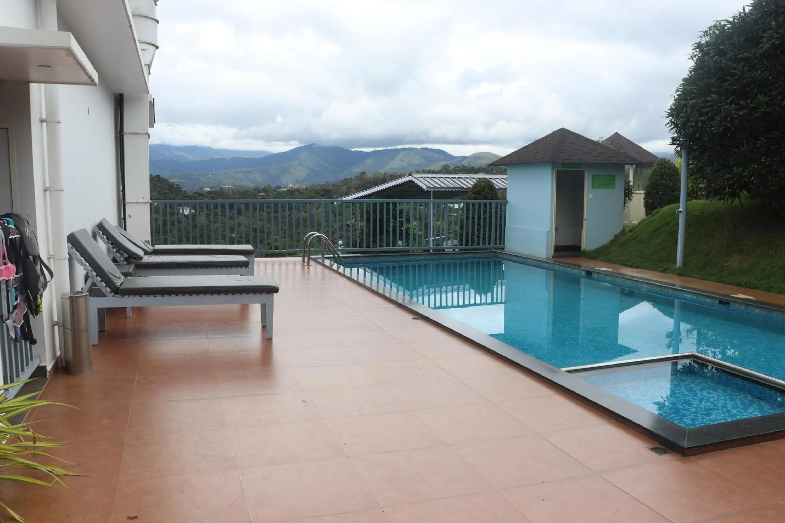 Pool view in Pleasant Hill Resort