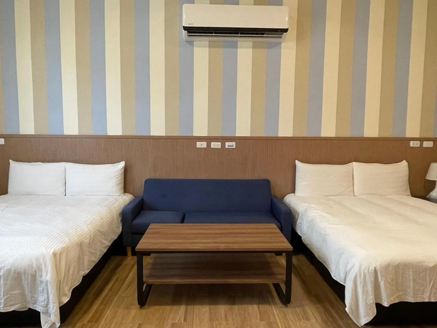 Photo of the whole room, Bed in Loju sunrise inn