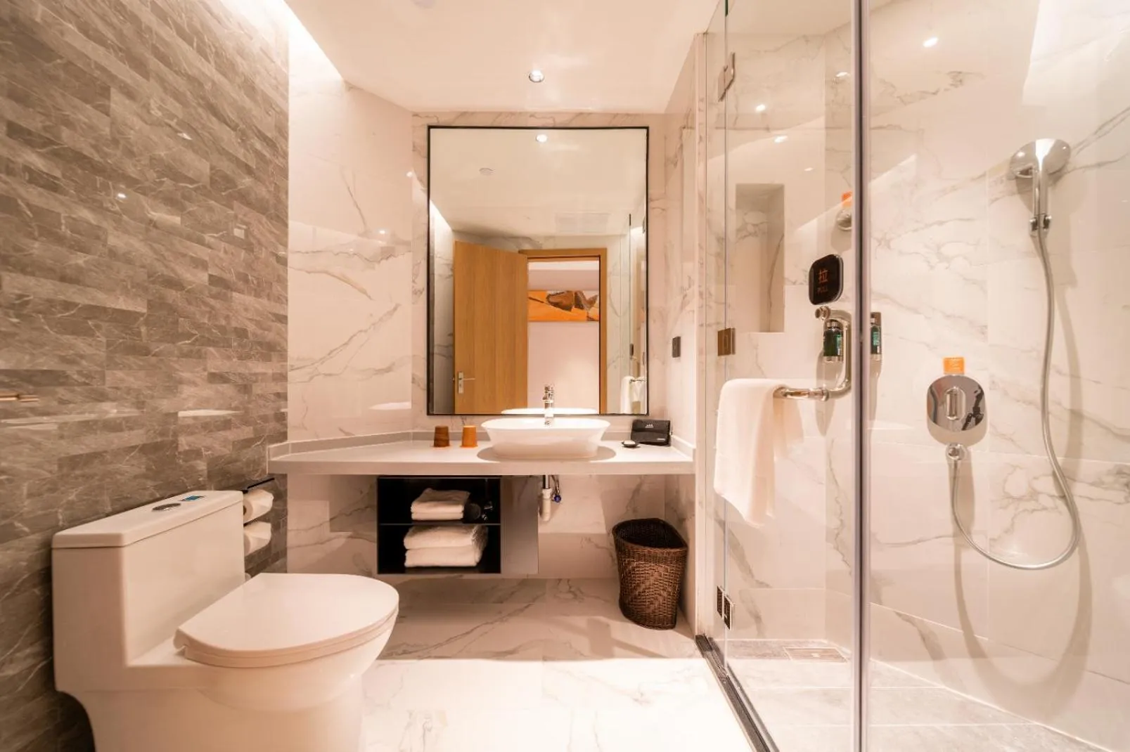 Toilet in Xence hotel near Xiamen Airport & SM Mall