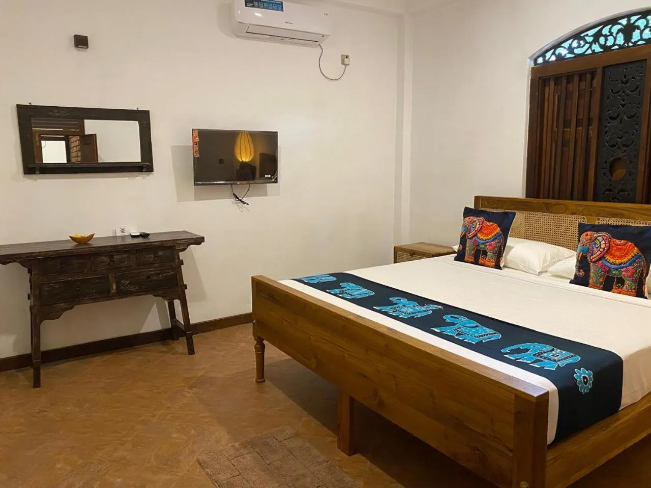 Bed in Negombo Boutique Villa