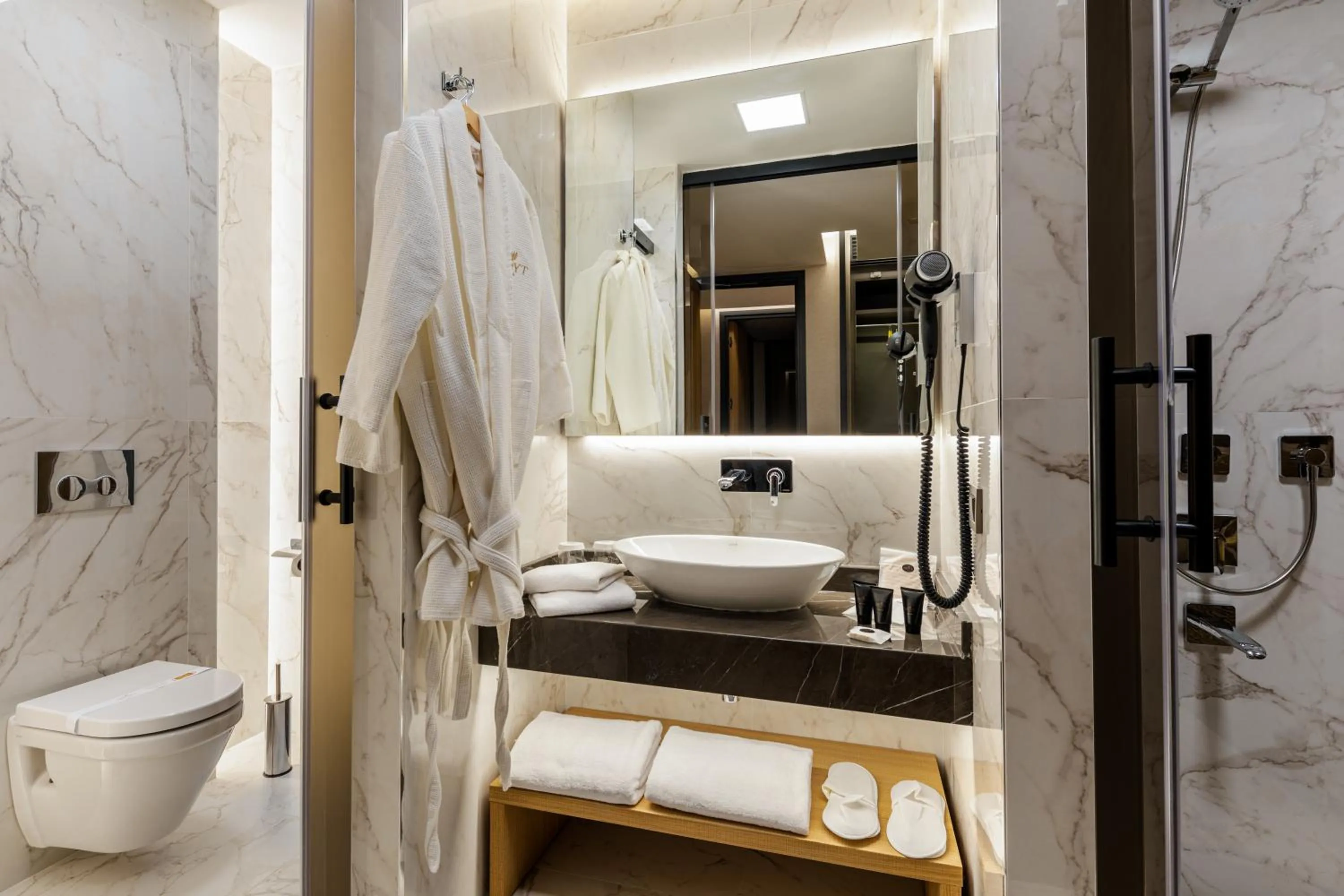 Bathroom in Broyt Hotel