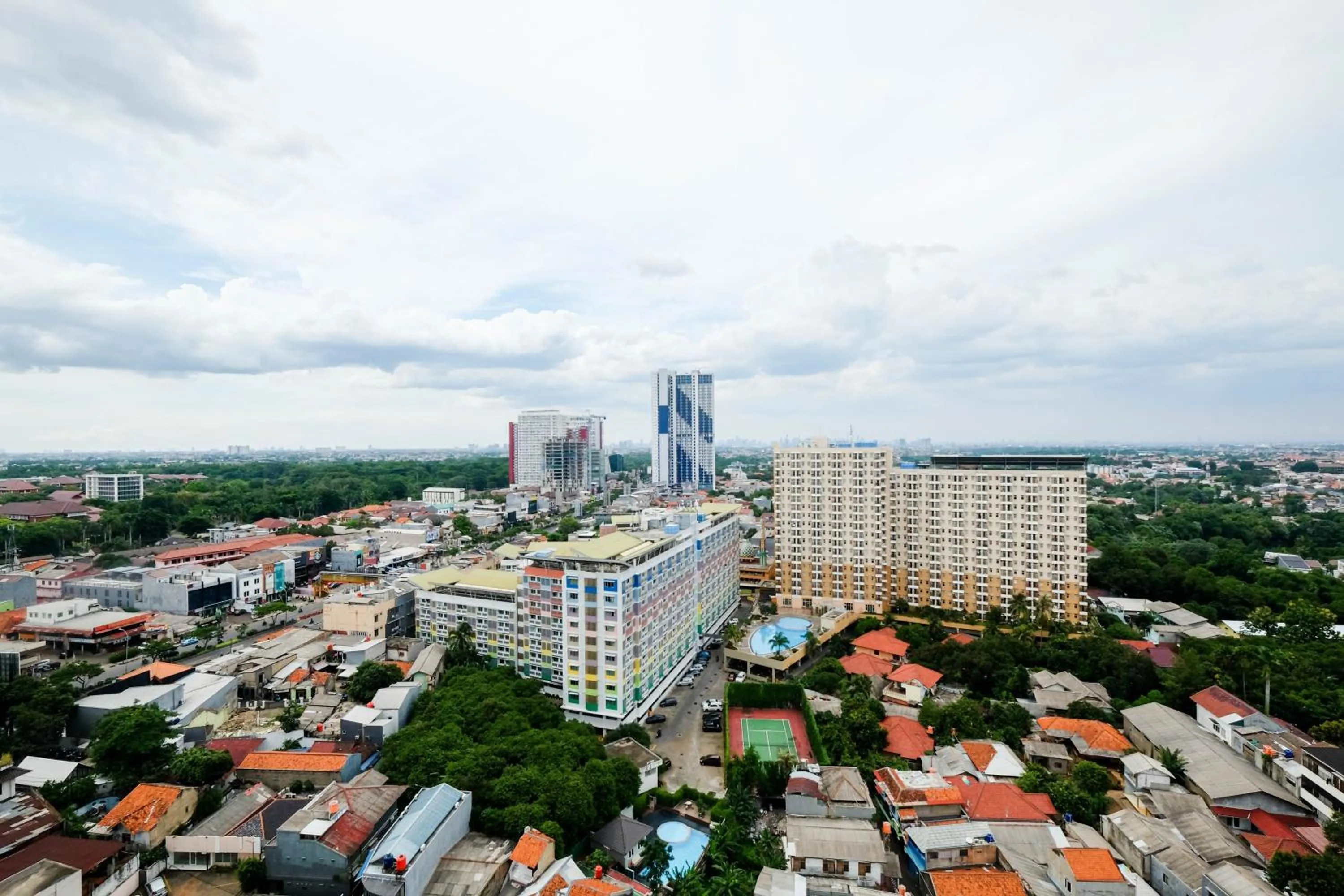 Property building in Cozy and Modern 1BR Apartment at Atlanta Residences By Travelio