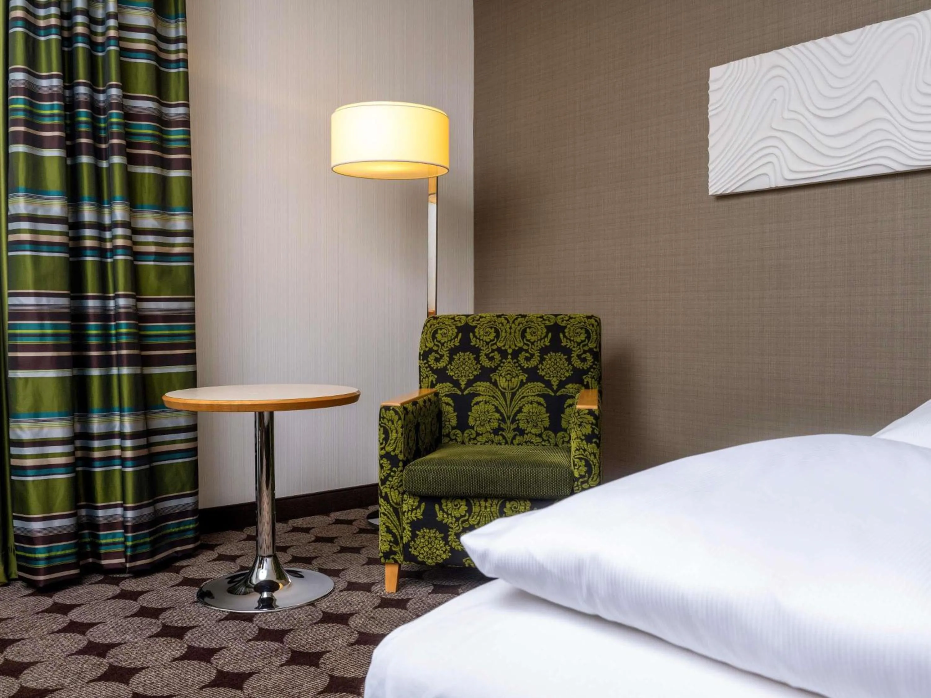 Bedroom, Bed in Mövenpick Hotel Nürnberg Airport