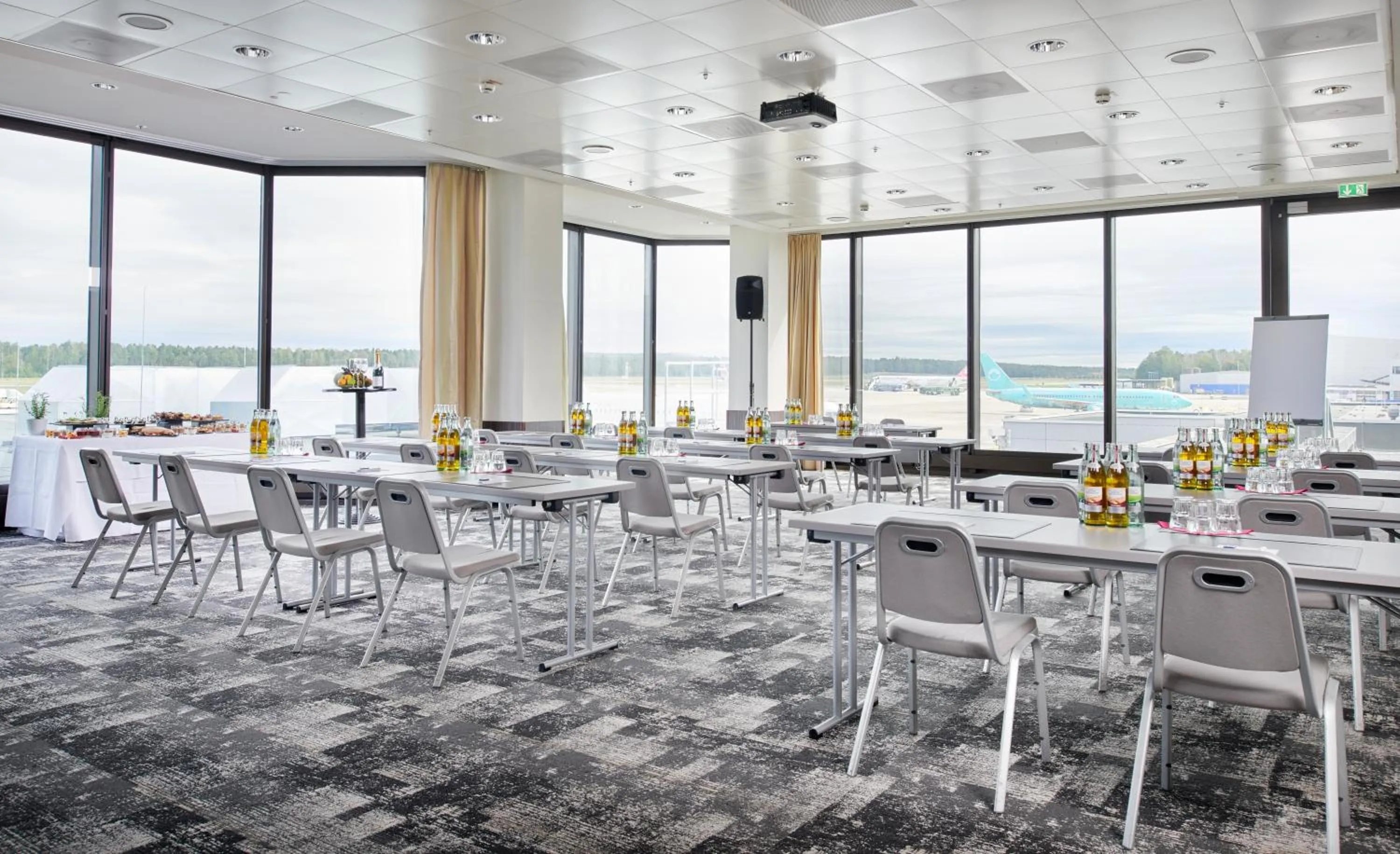 Meeting/conference room in Mövenpick Hotel Nürnberg Airport