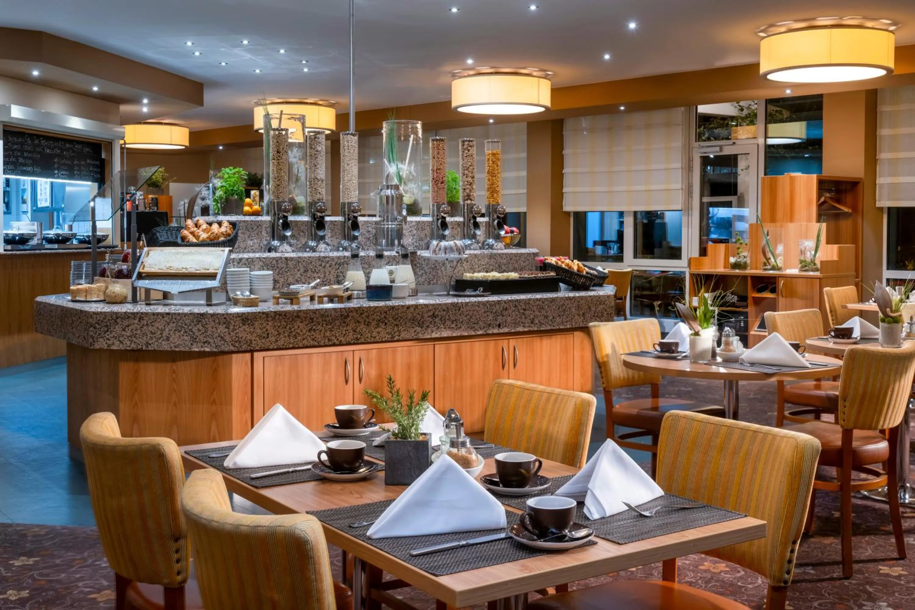 Restaurant/places to eat in Mövenpick Hotel Nürnberg Airport