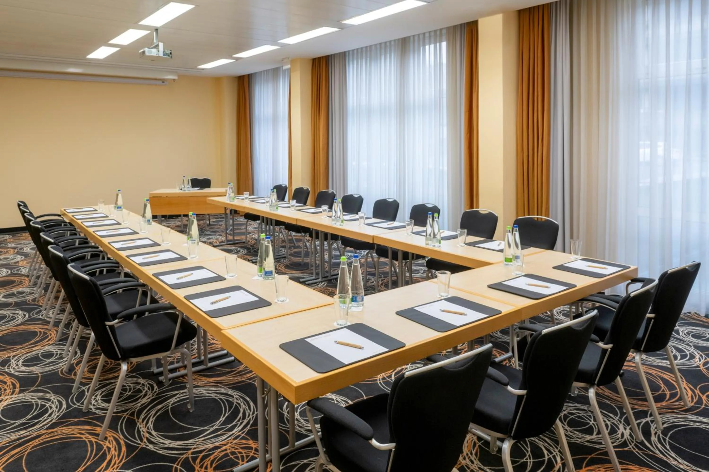 Meeting/conference room in Mövenpick Hotel Nürnberg Airport