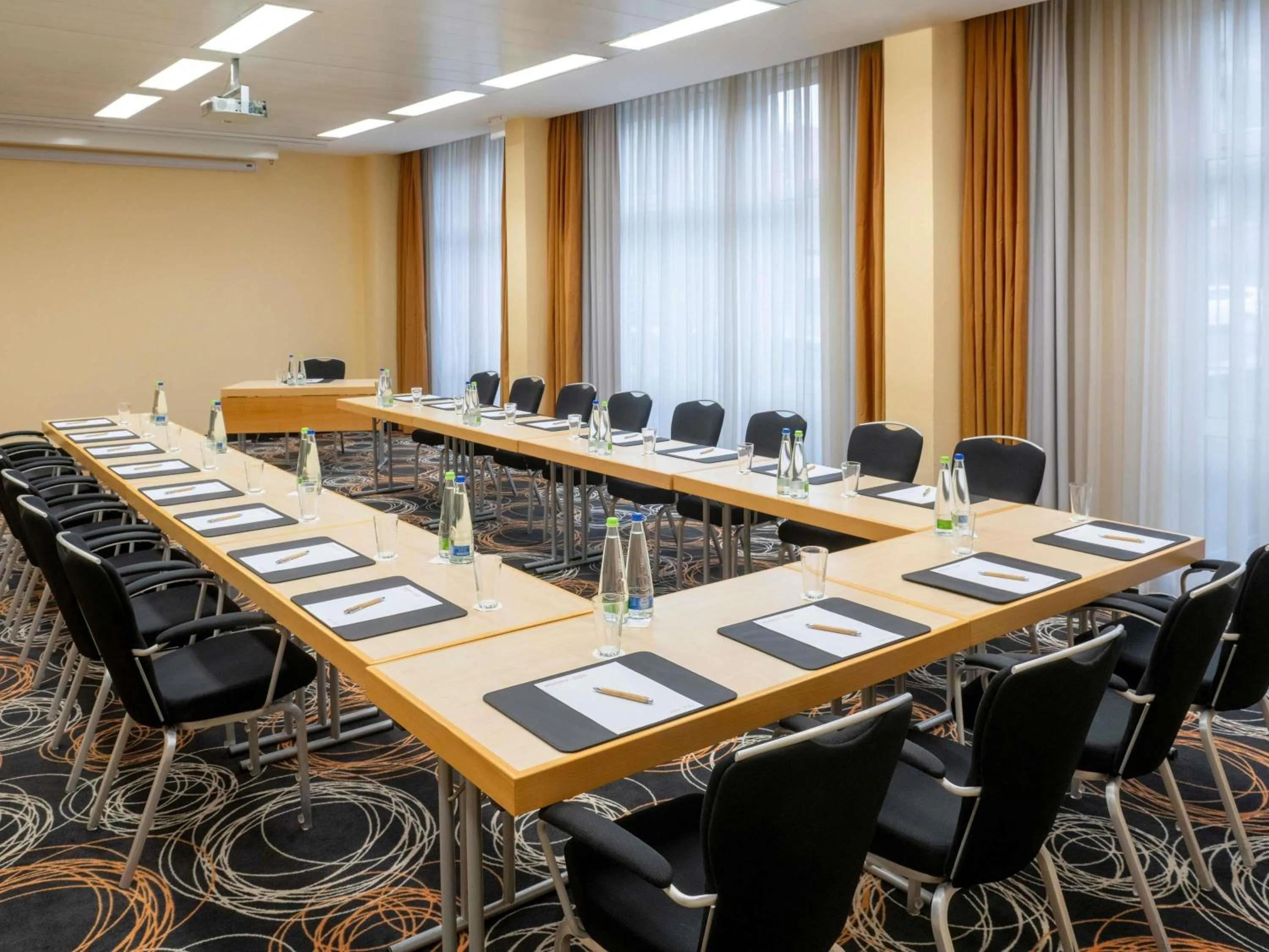 Meeting/conference room in Mövenpick Hotel Nürnberg Airport