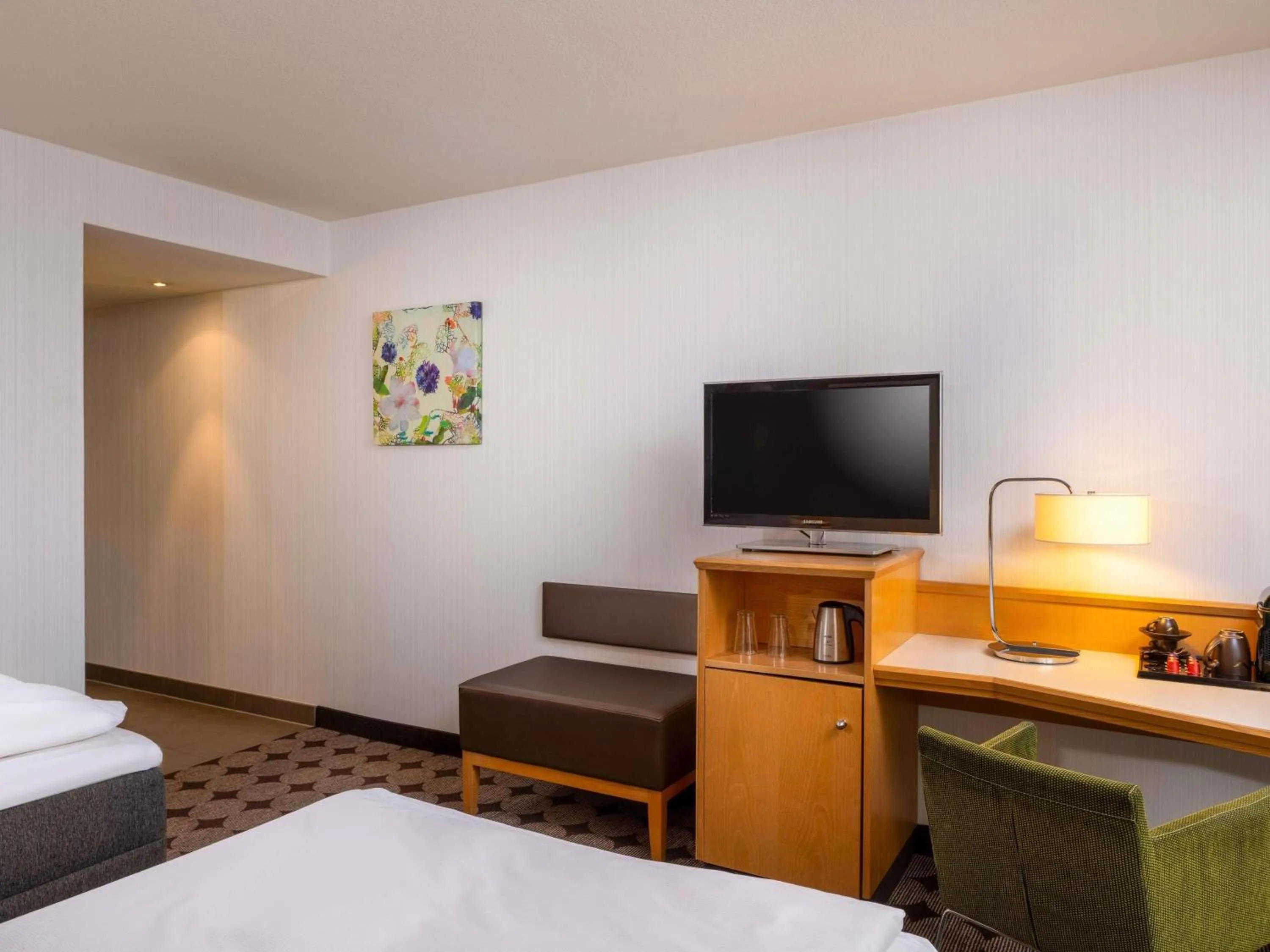 Bedroom, Bed in Mövenpick Hotel Nürnberg Airport