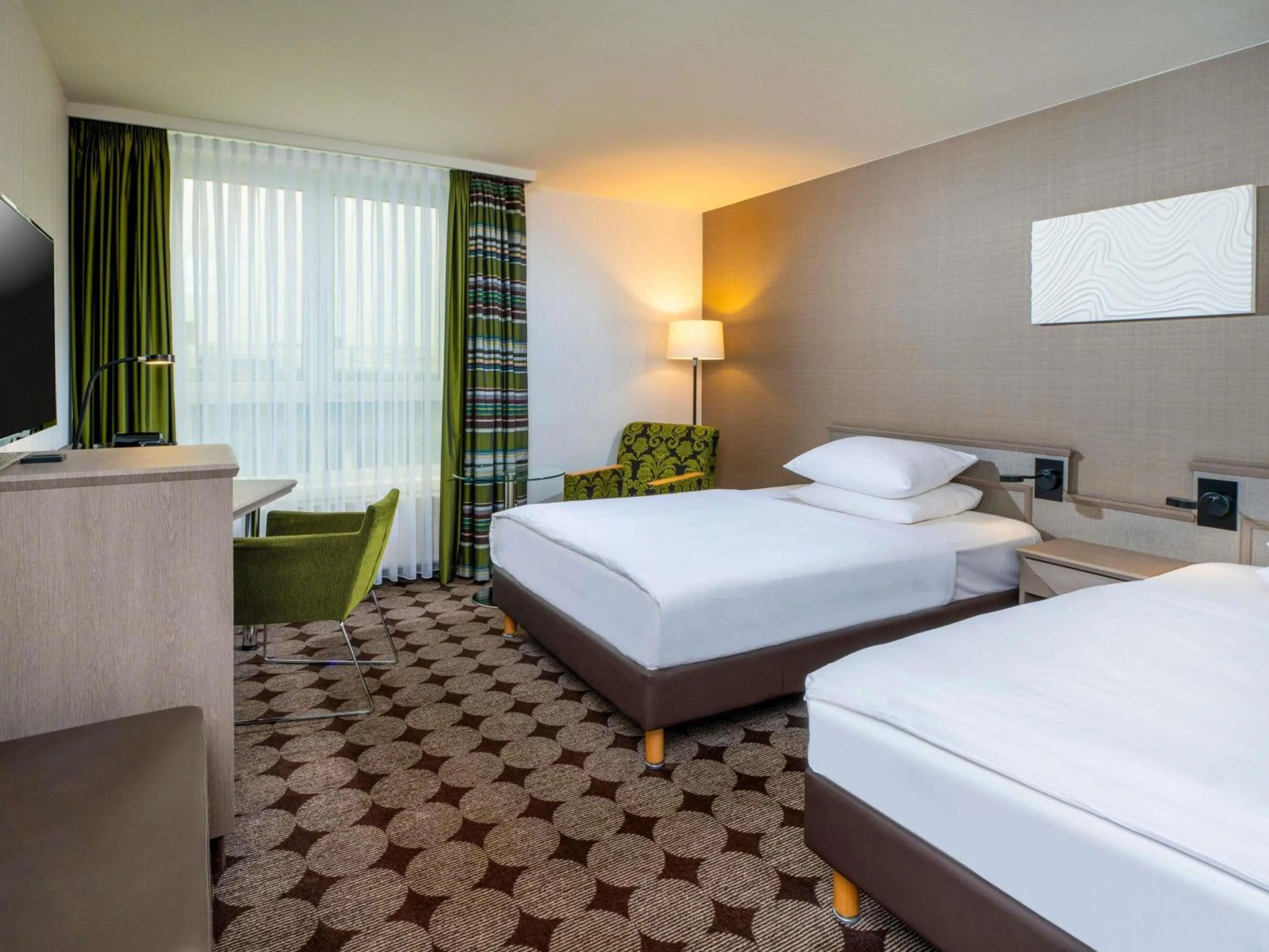 Bedroom, Bed in Mövenpick Hotel Nürnberg Airport