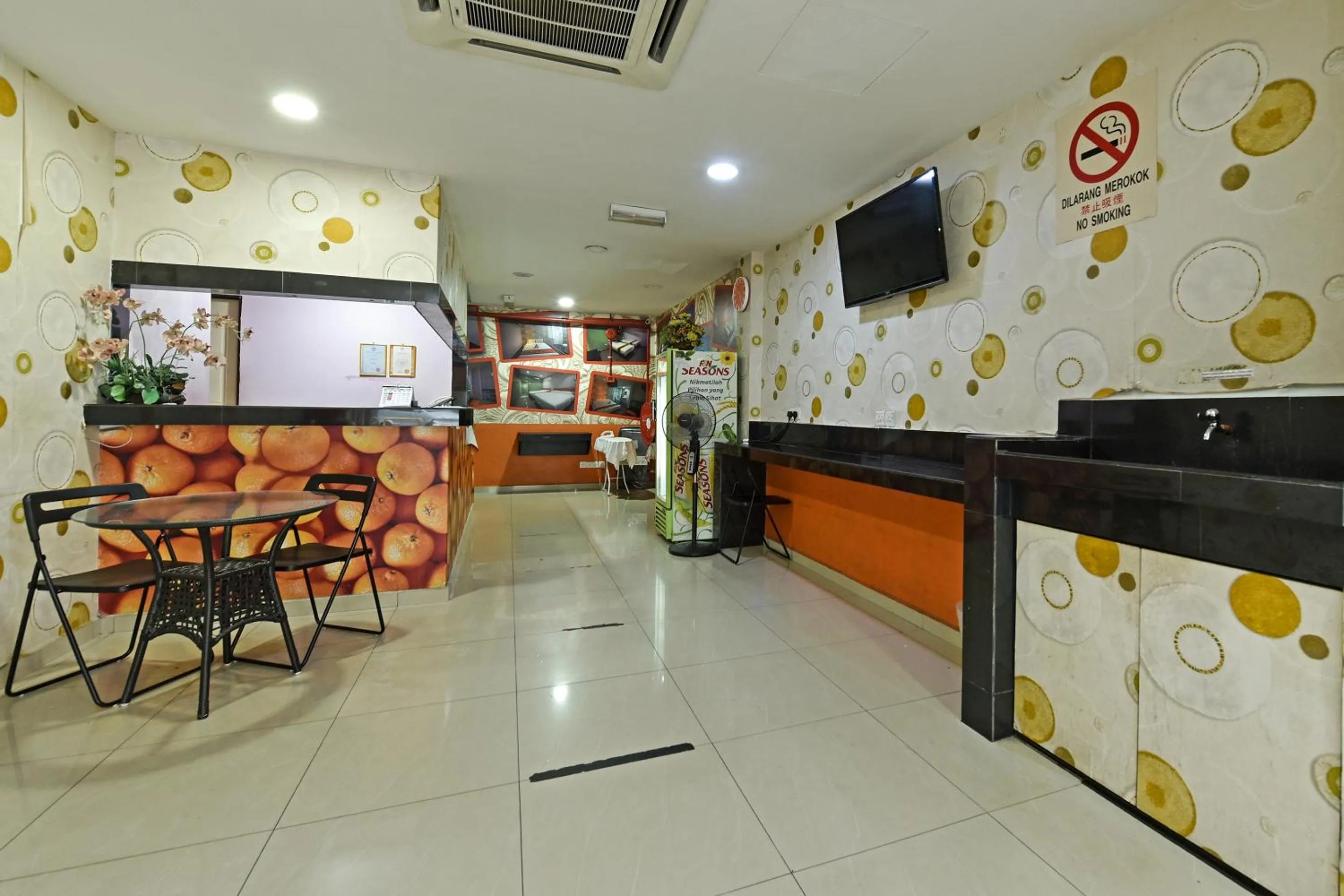 Seating area in Hotel O Orange Hotel Kuala Pilah