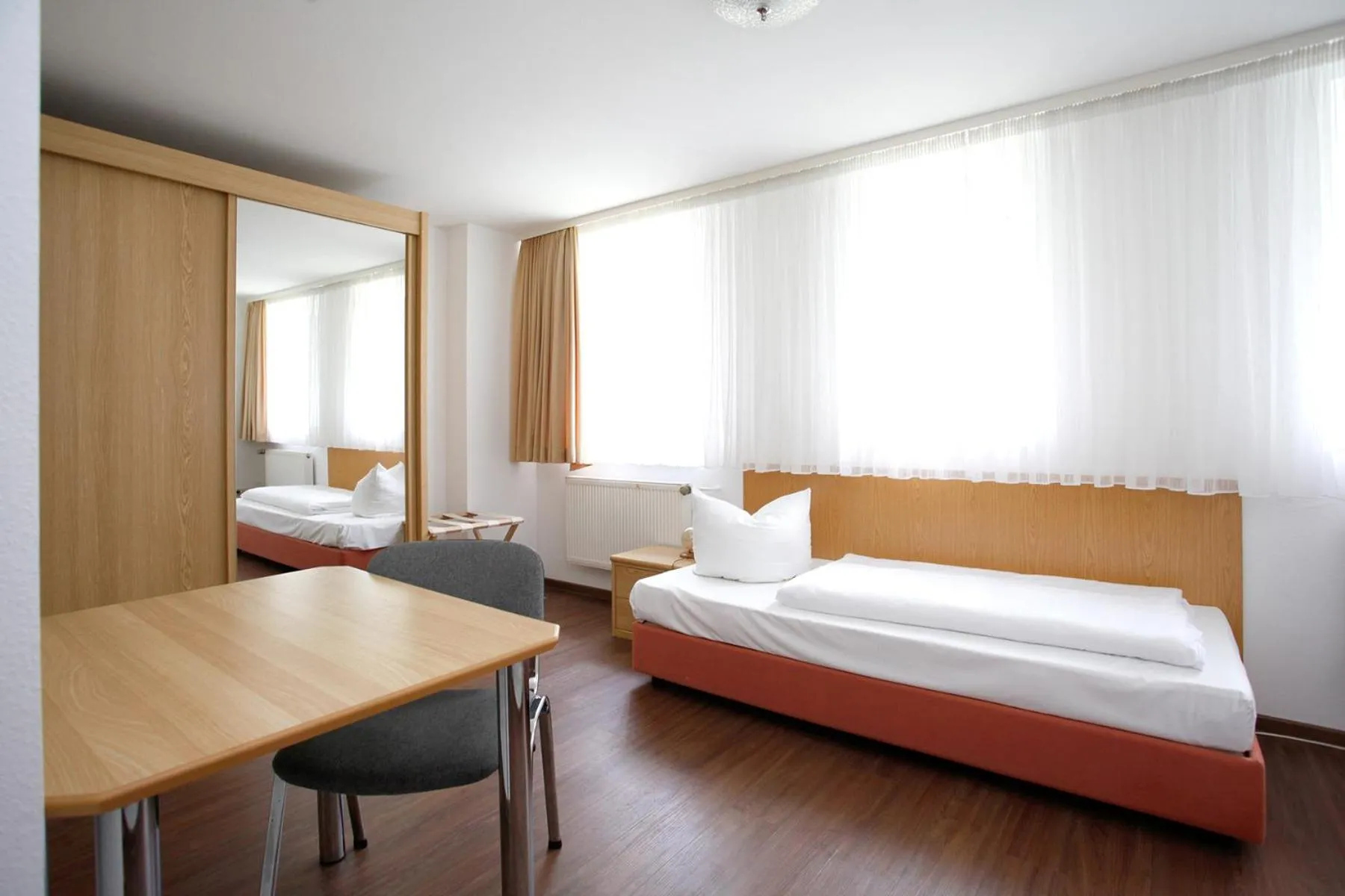 Bedroom, Bed in Hotel Heidenschanze