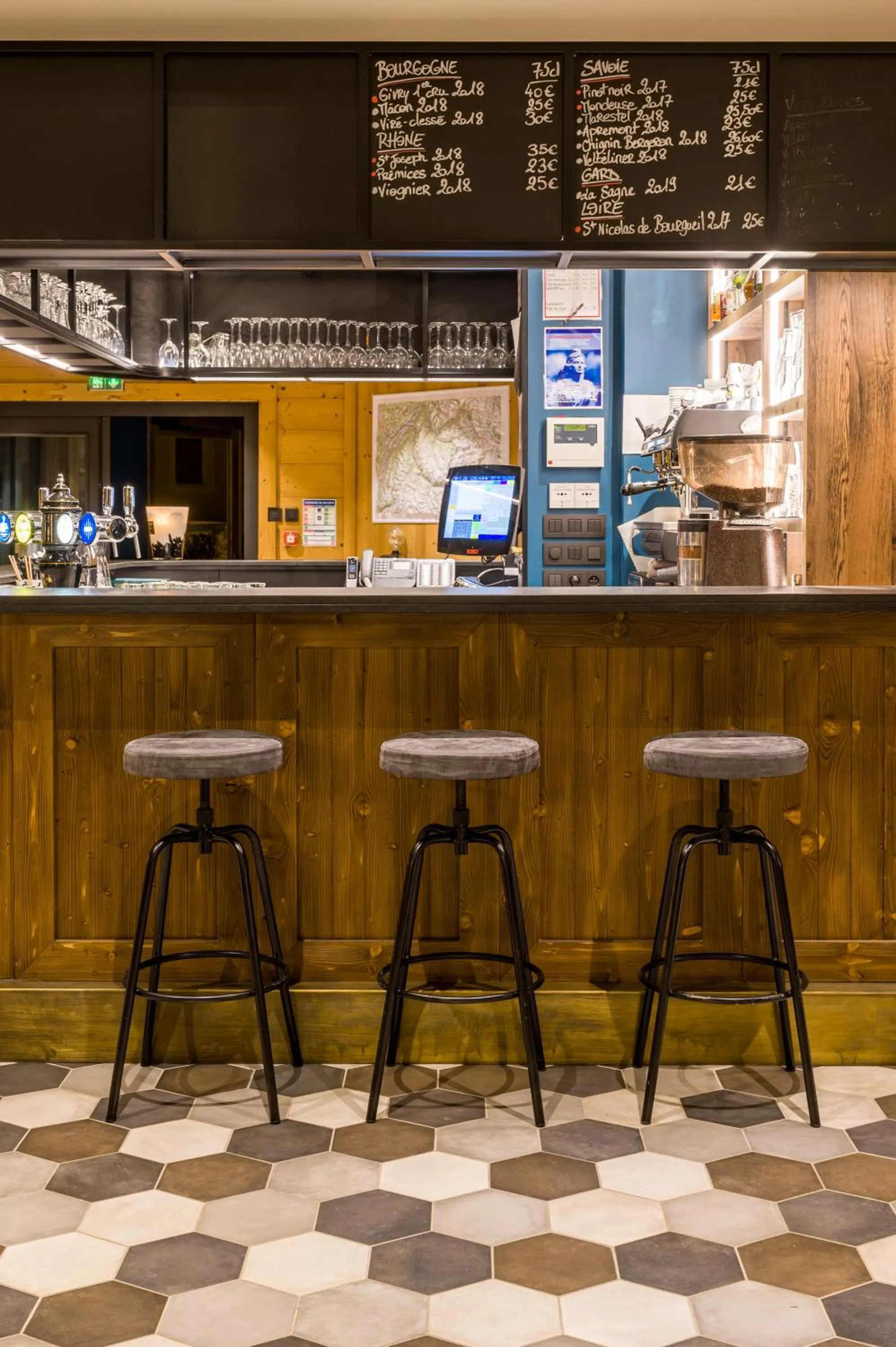 Lounge or bar in L'Outa Hotel Restaurant