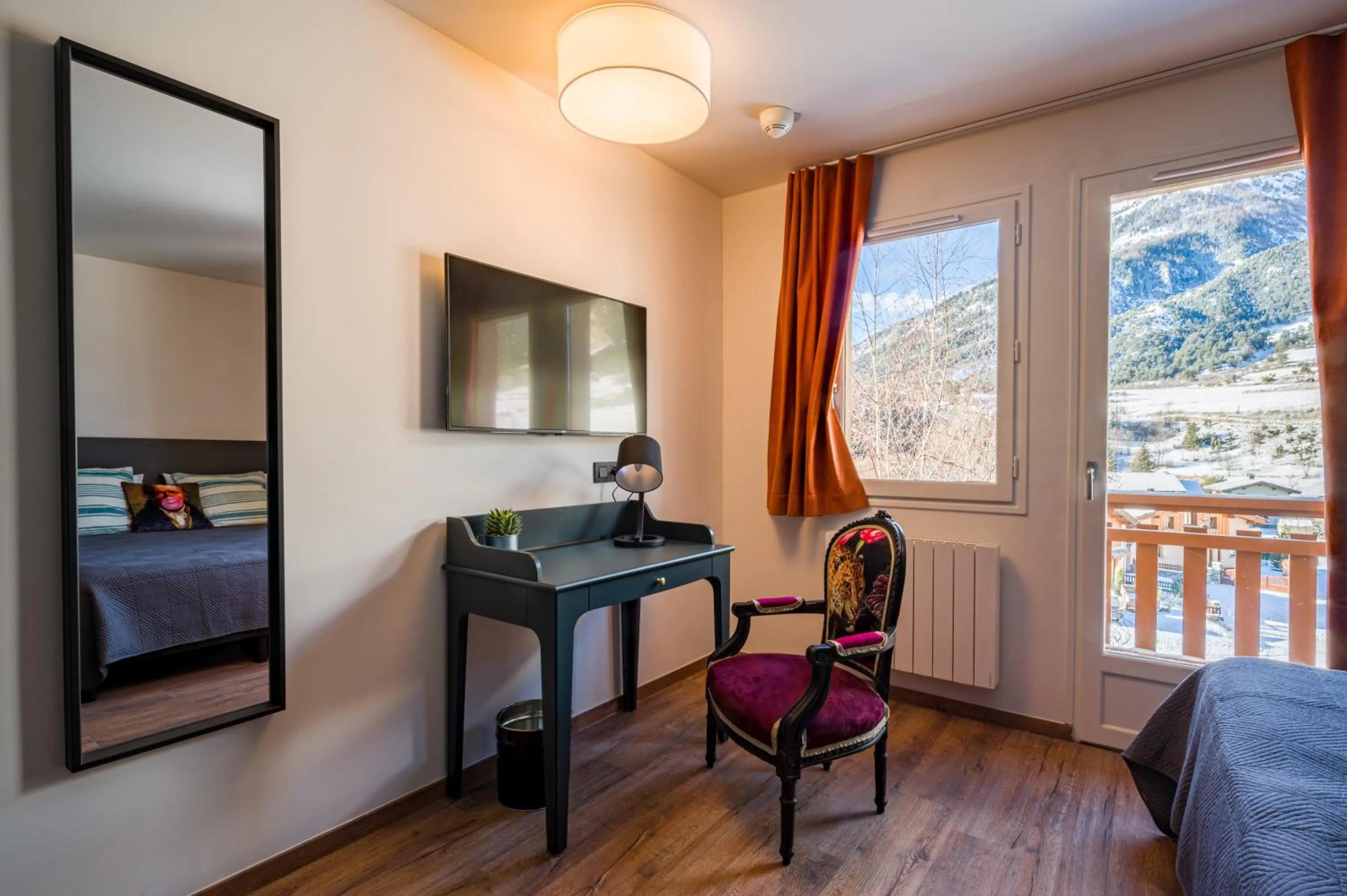 Bed in L'Outa Hotel Restaurant