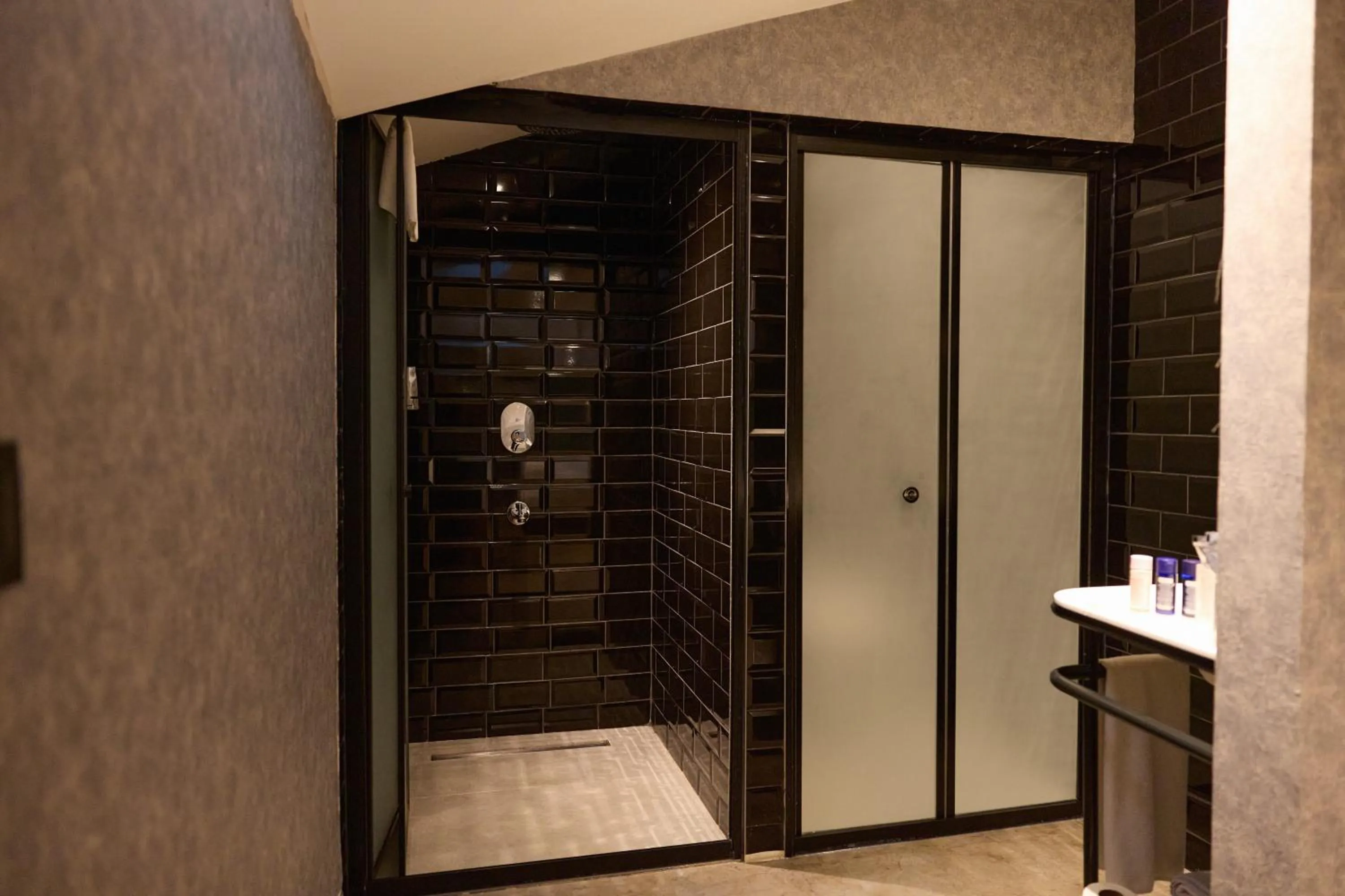 Shower in Avantgarde Urban Sisli