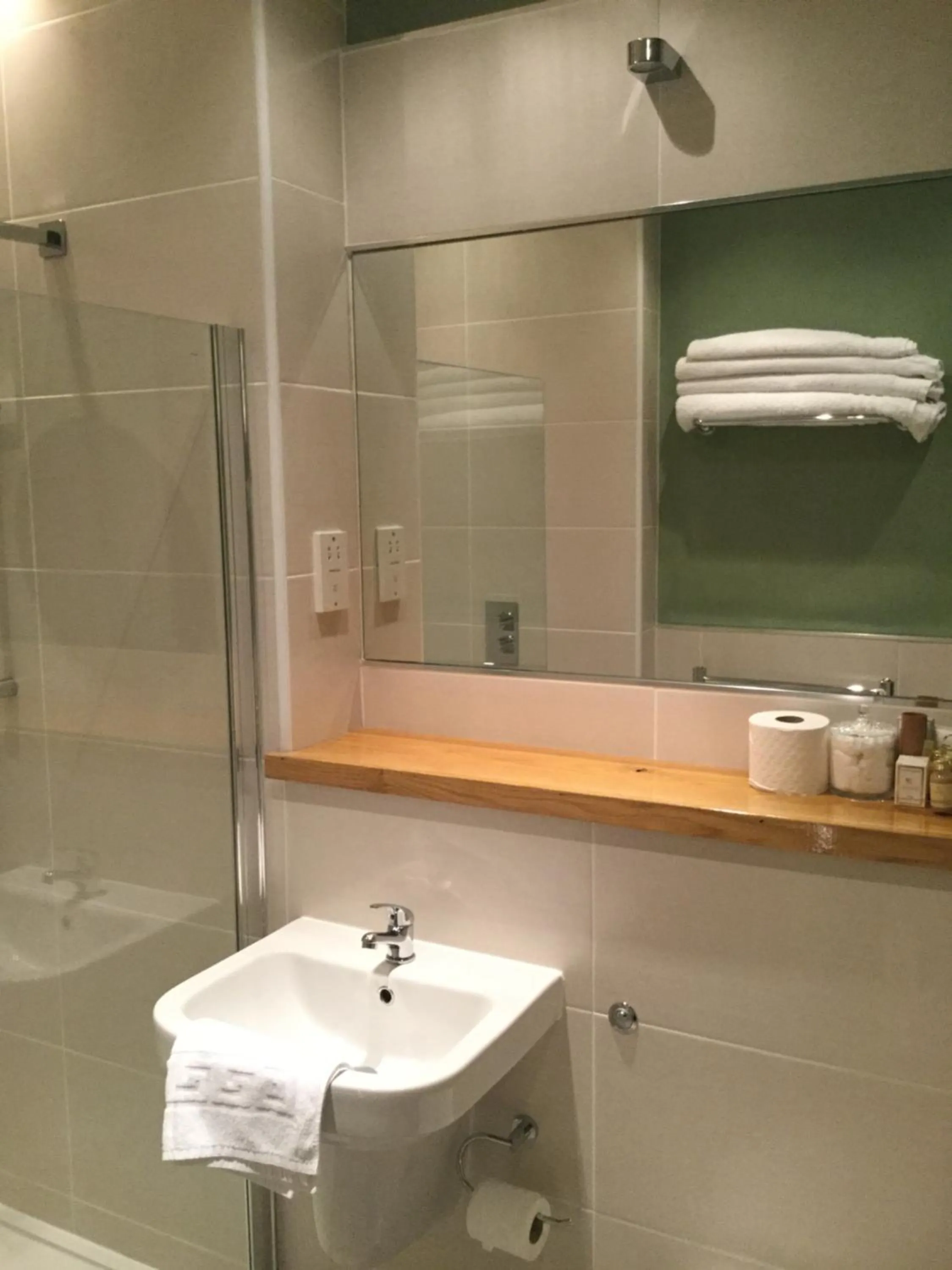Bathroom in Ash Farm Country House