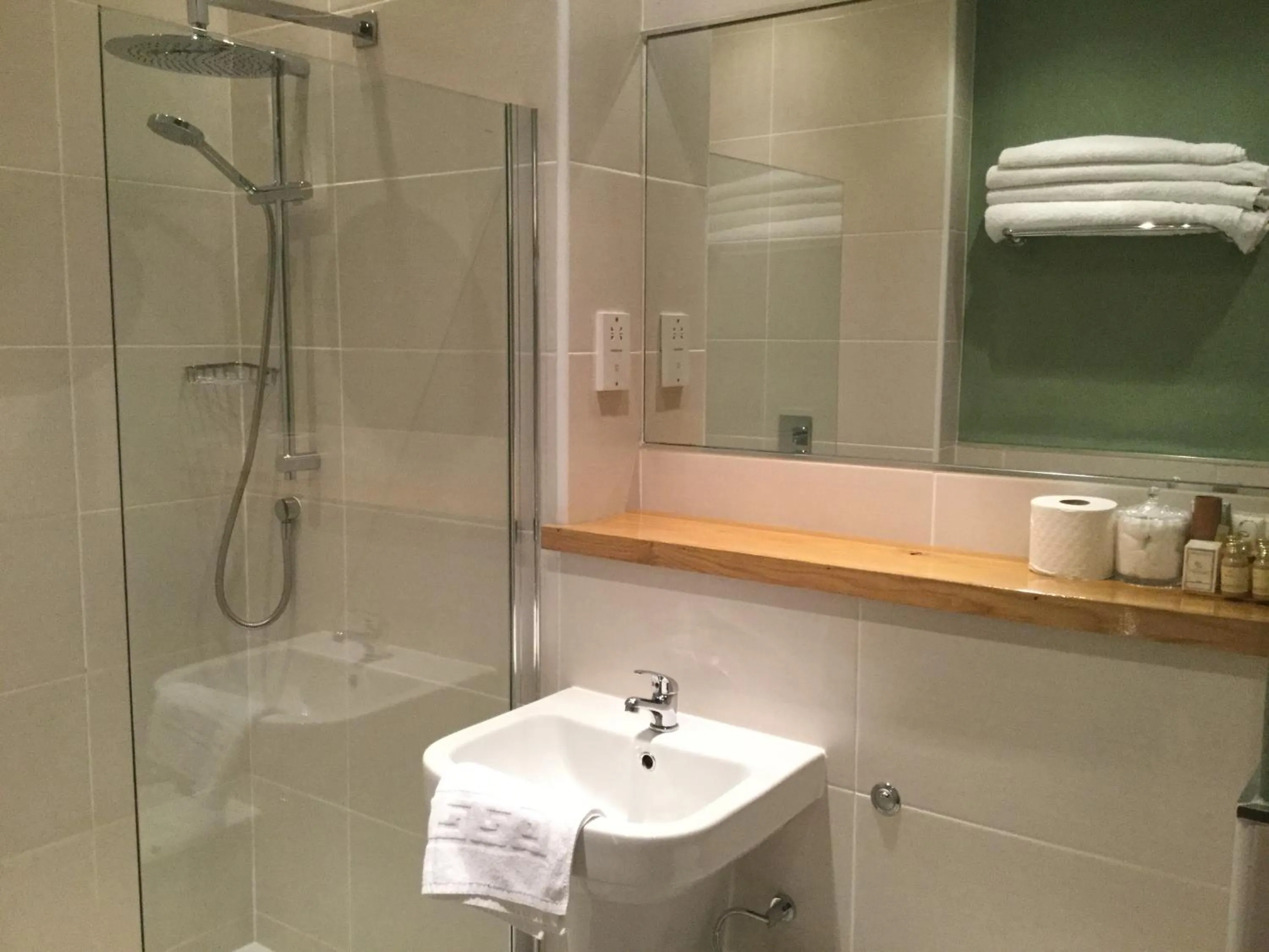 Bathroom in Ash Farm Country House