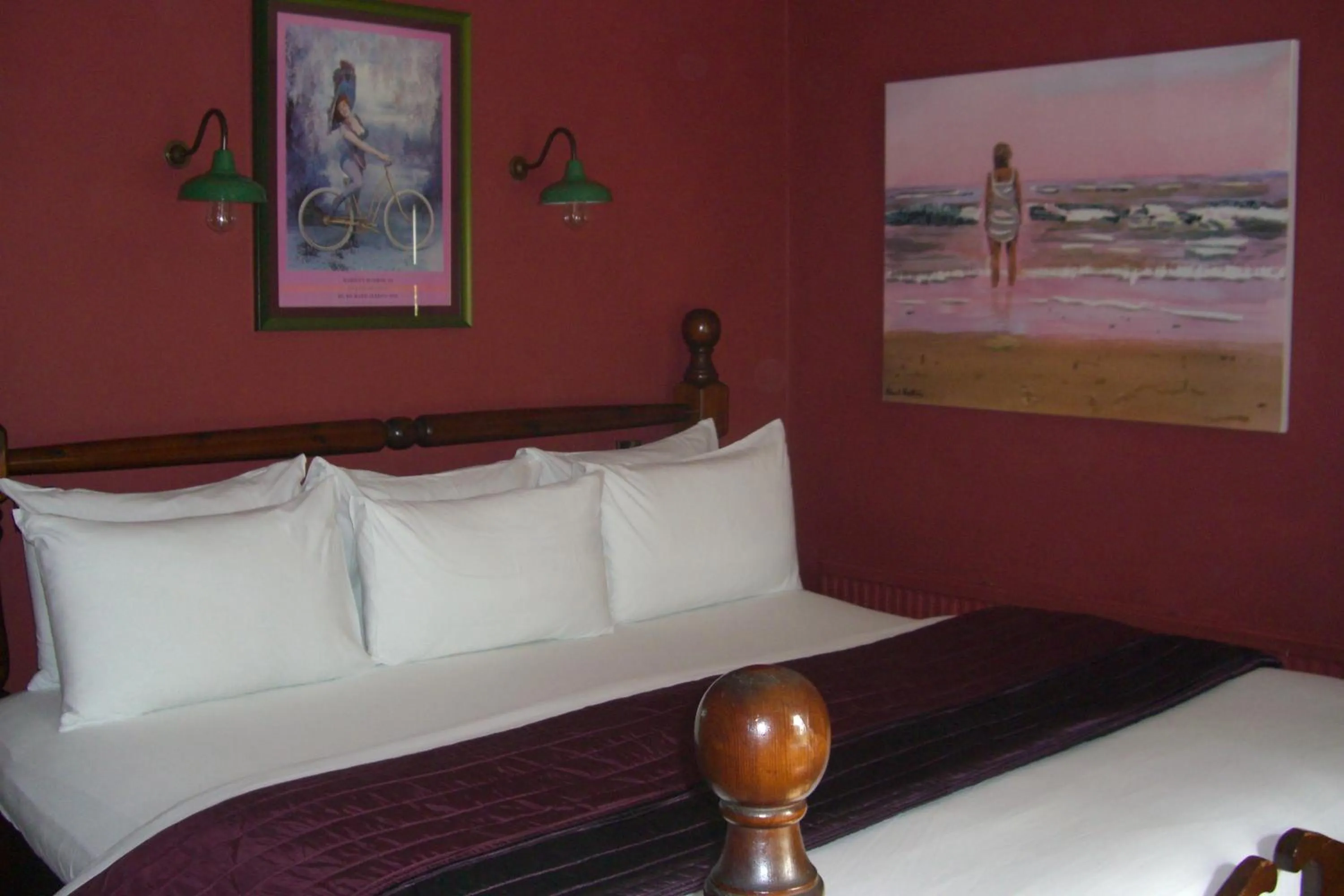 Bed in Ash Farm Country House