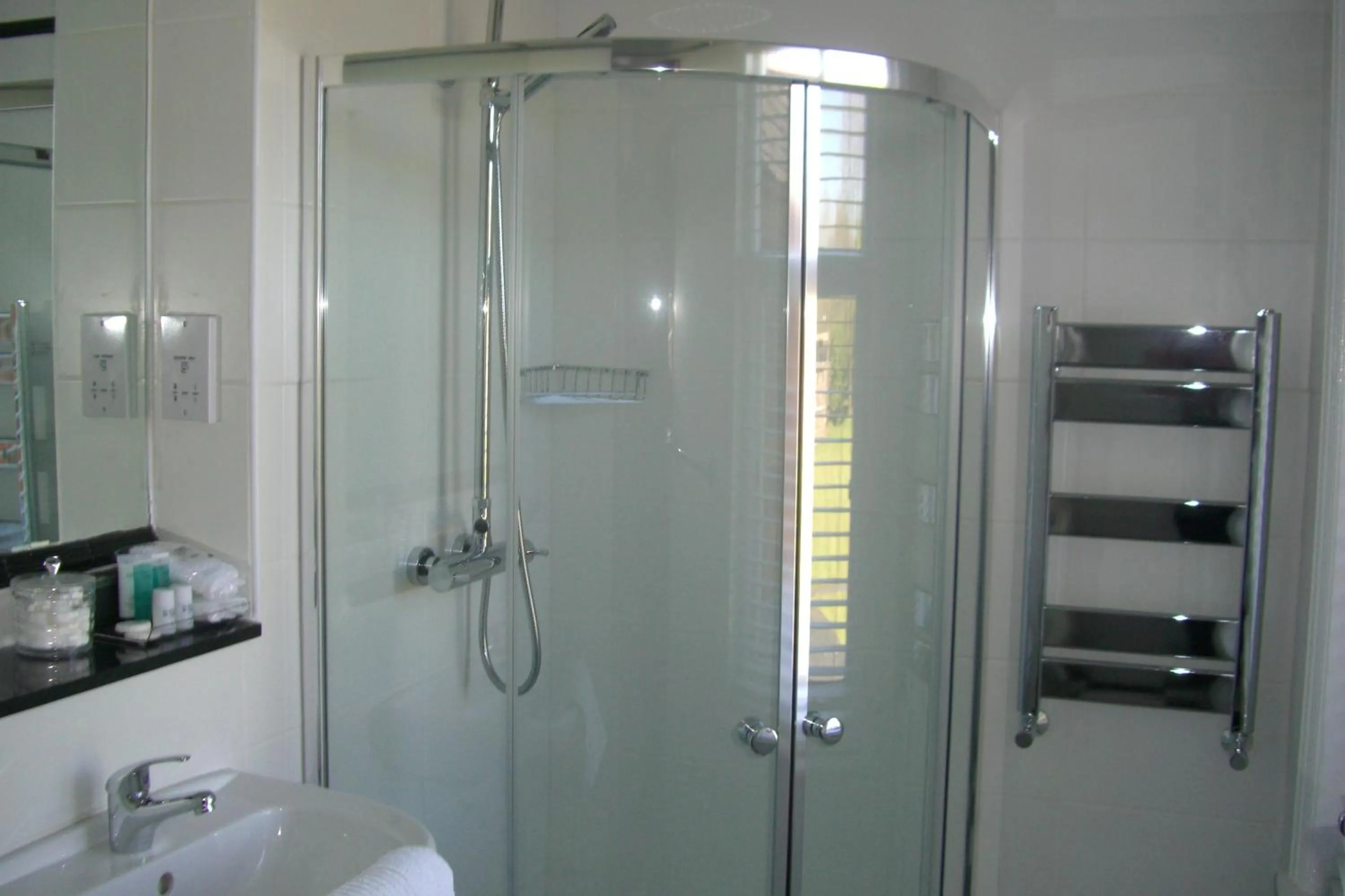 Bathroom in Ash Farm Country House