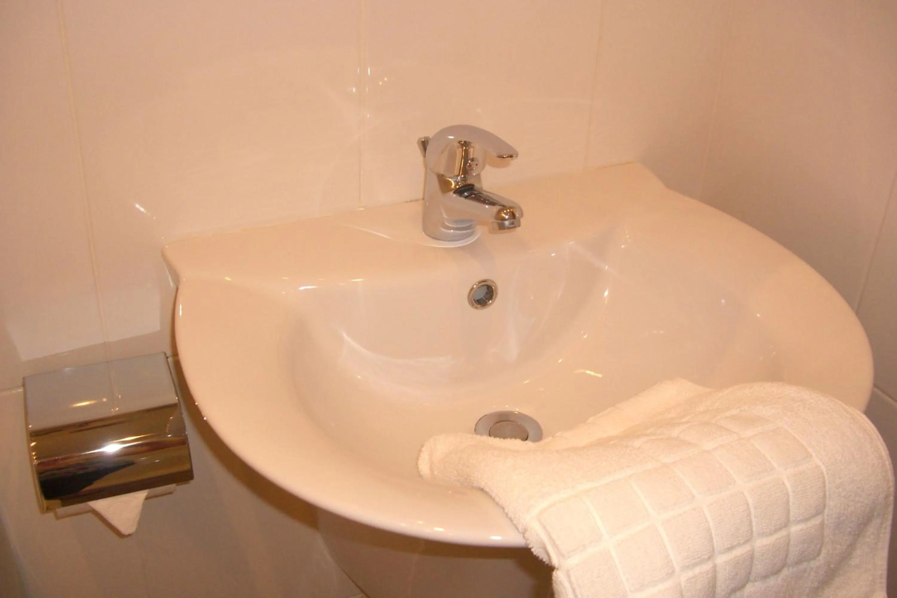 Bathroom in Ash Farm Country House