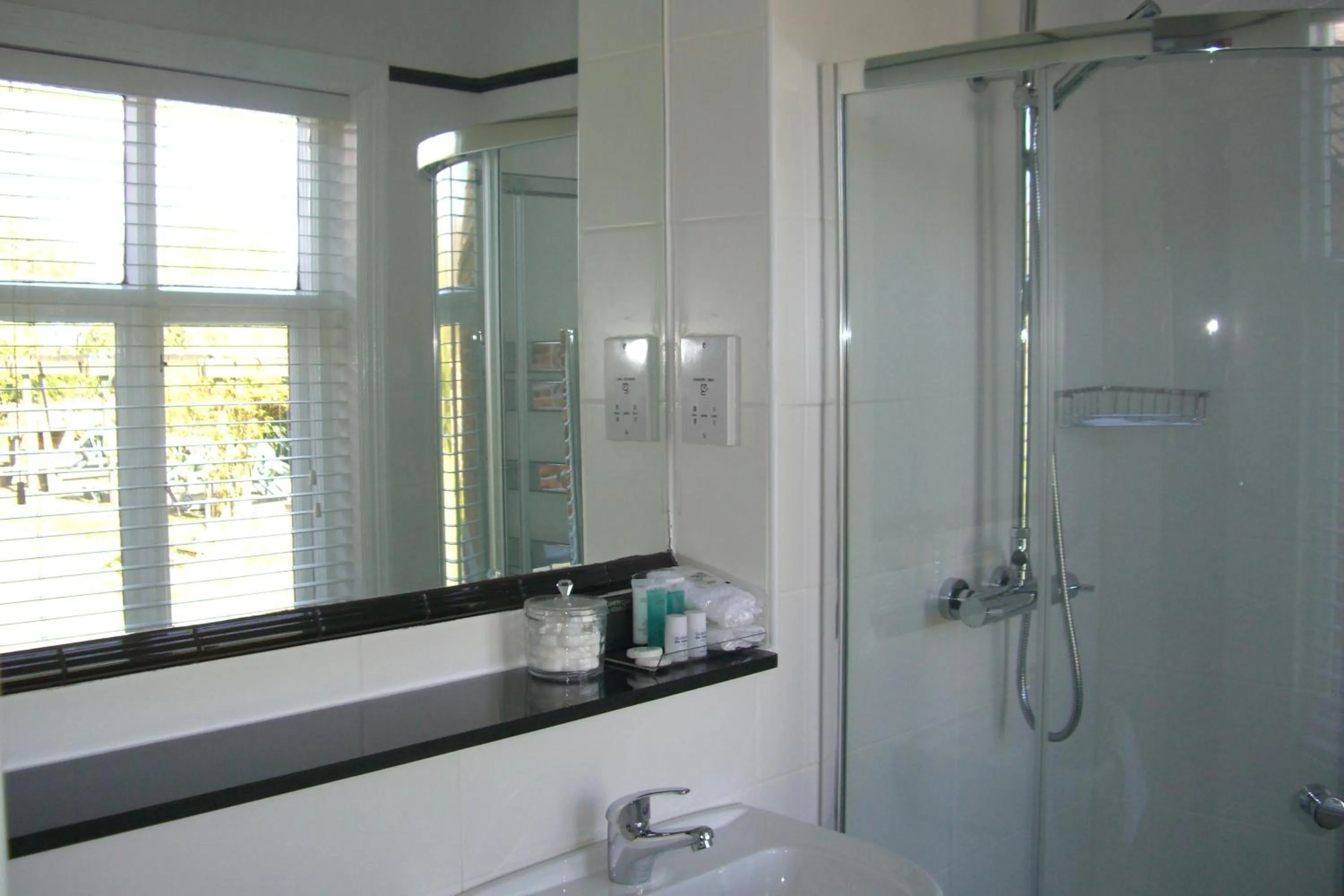 Bathroom in Ash Farm Country House