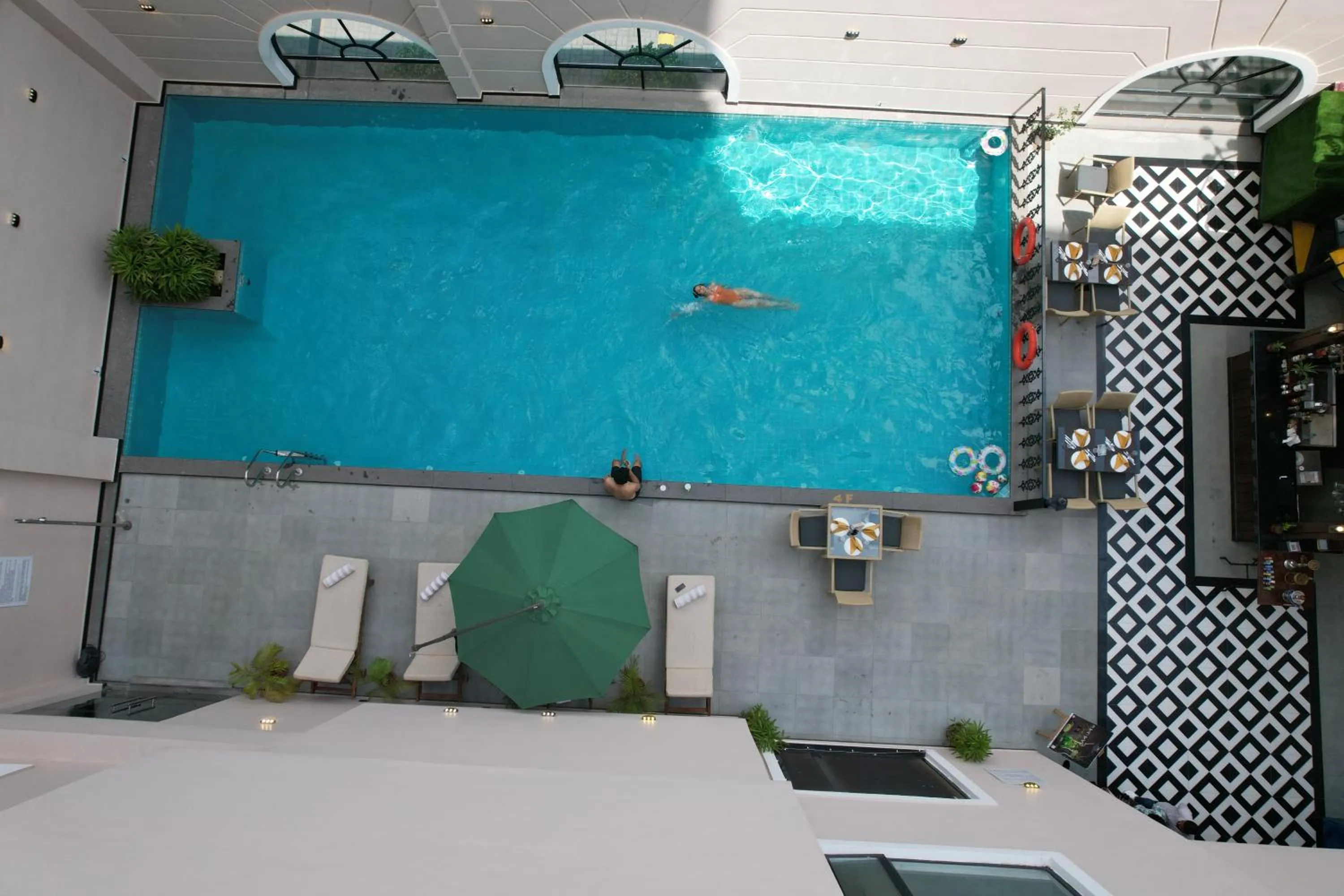 Swimming pool in Hotel Polo Towers Agartala