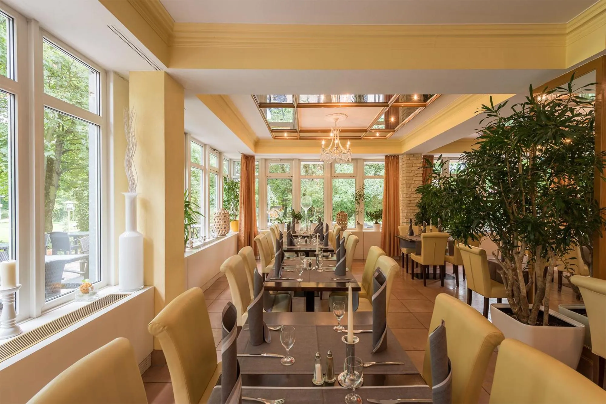 Restaurant/places to eat in Parkhotel Frankfurt Airport