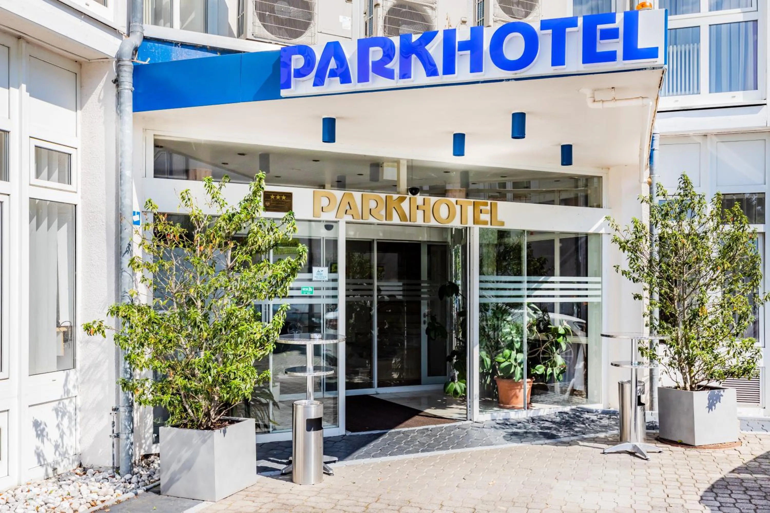 Facade/entrance in Parkhotel Frankfurt Airport