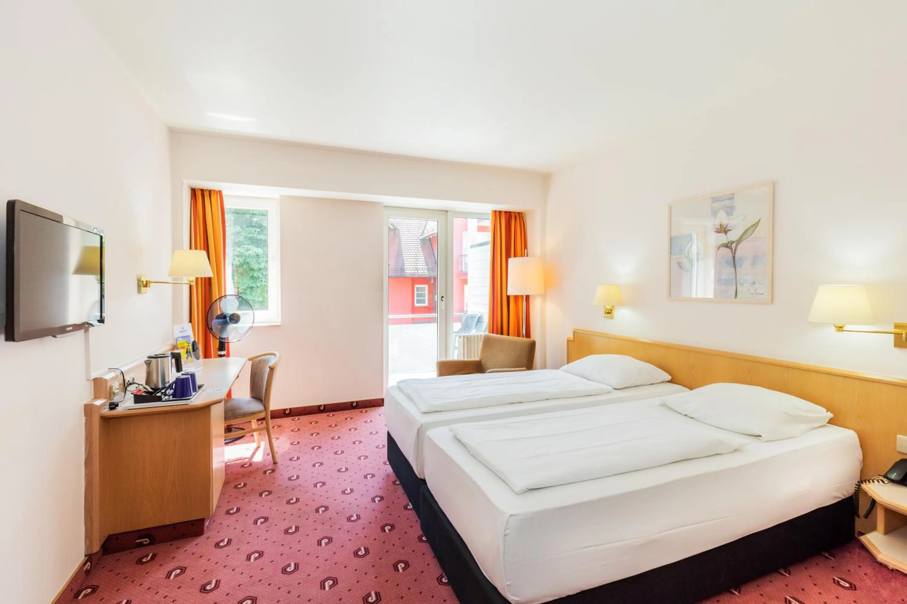 Bathroom, Bed in Parkhotel Frankfurt Airport