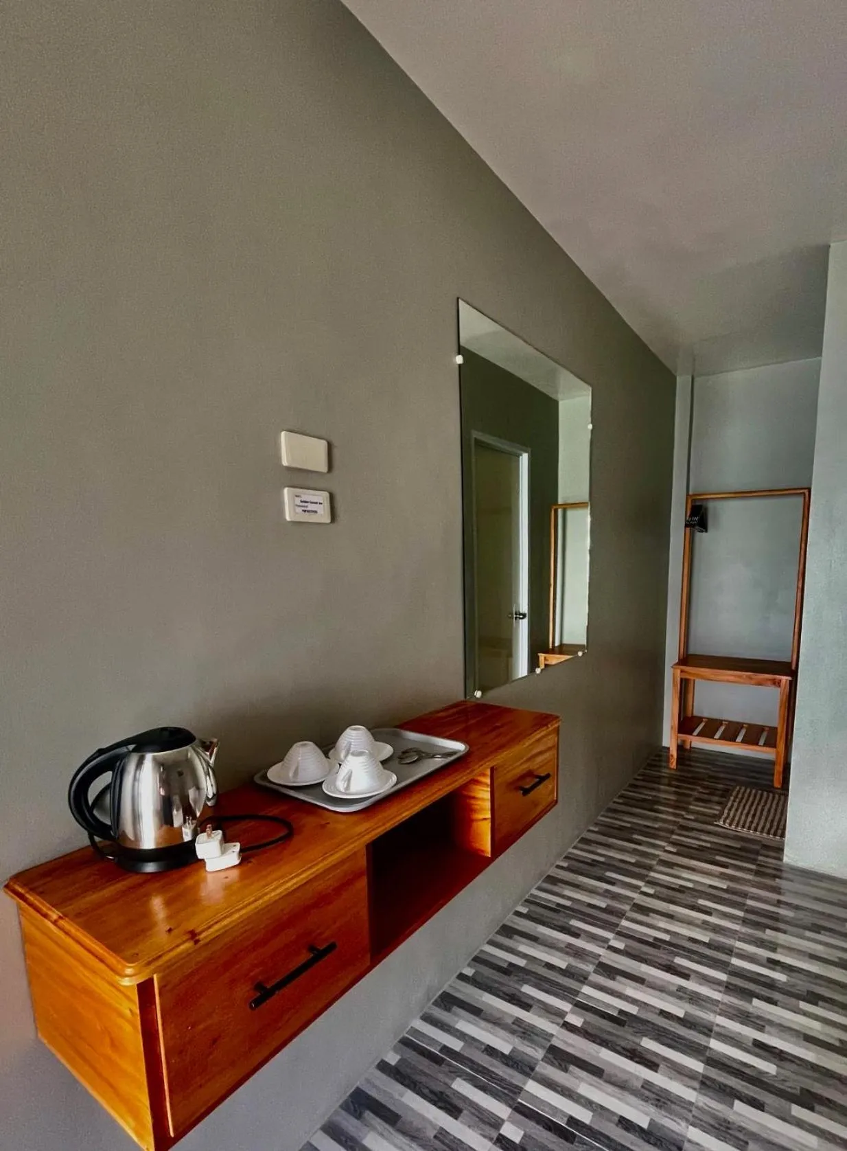 Coffee/tea facilities in GOLDEN SUNSET INN