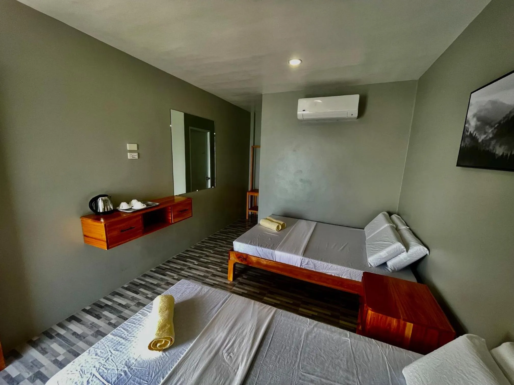 Bed in GOLDEN SUNSET INN