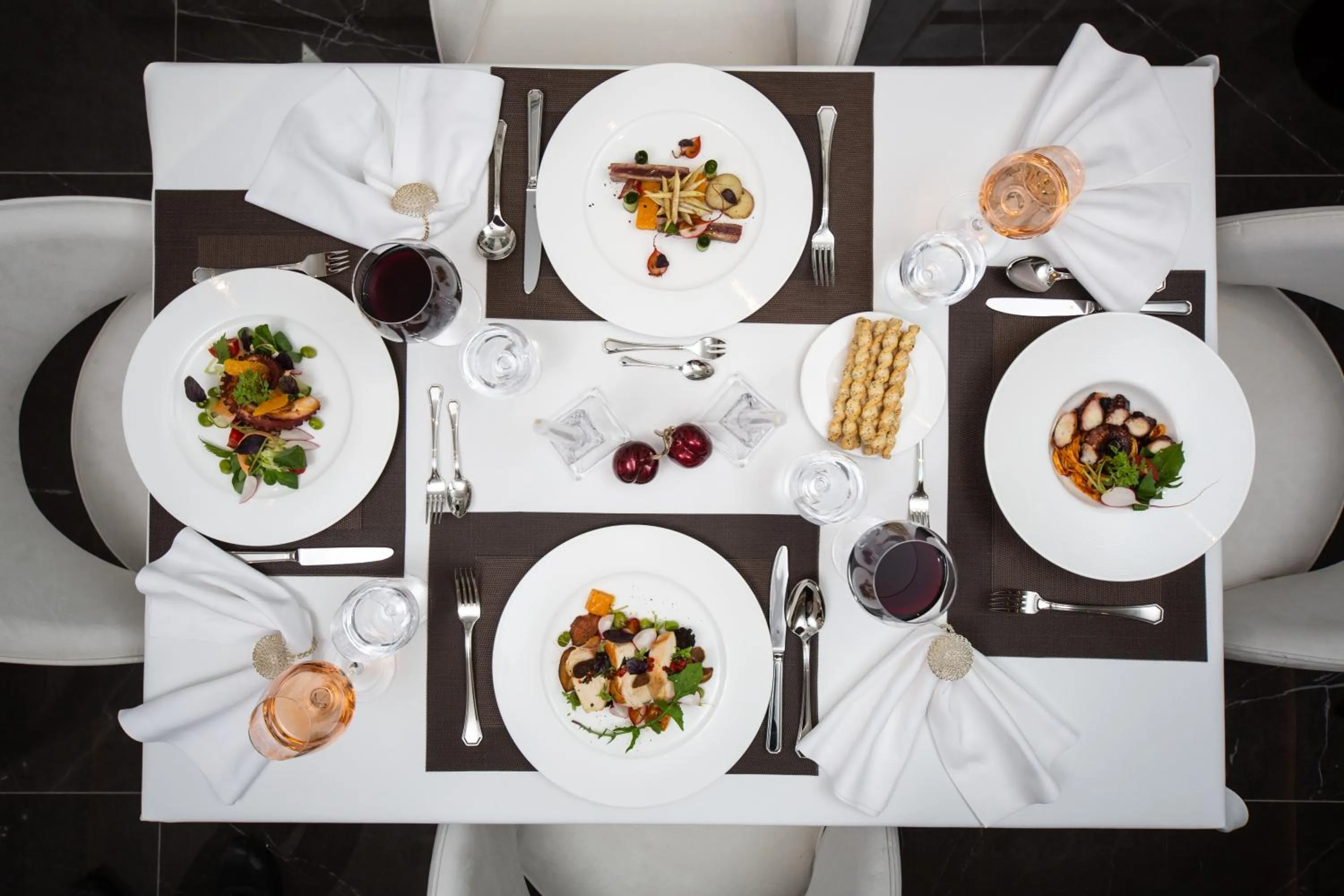 Restaurant/places to eat in Boutique Hotel Vissi d'Arte