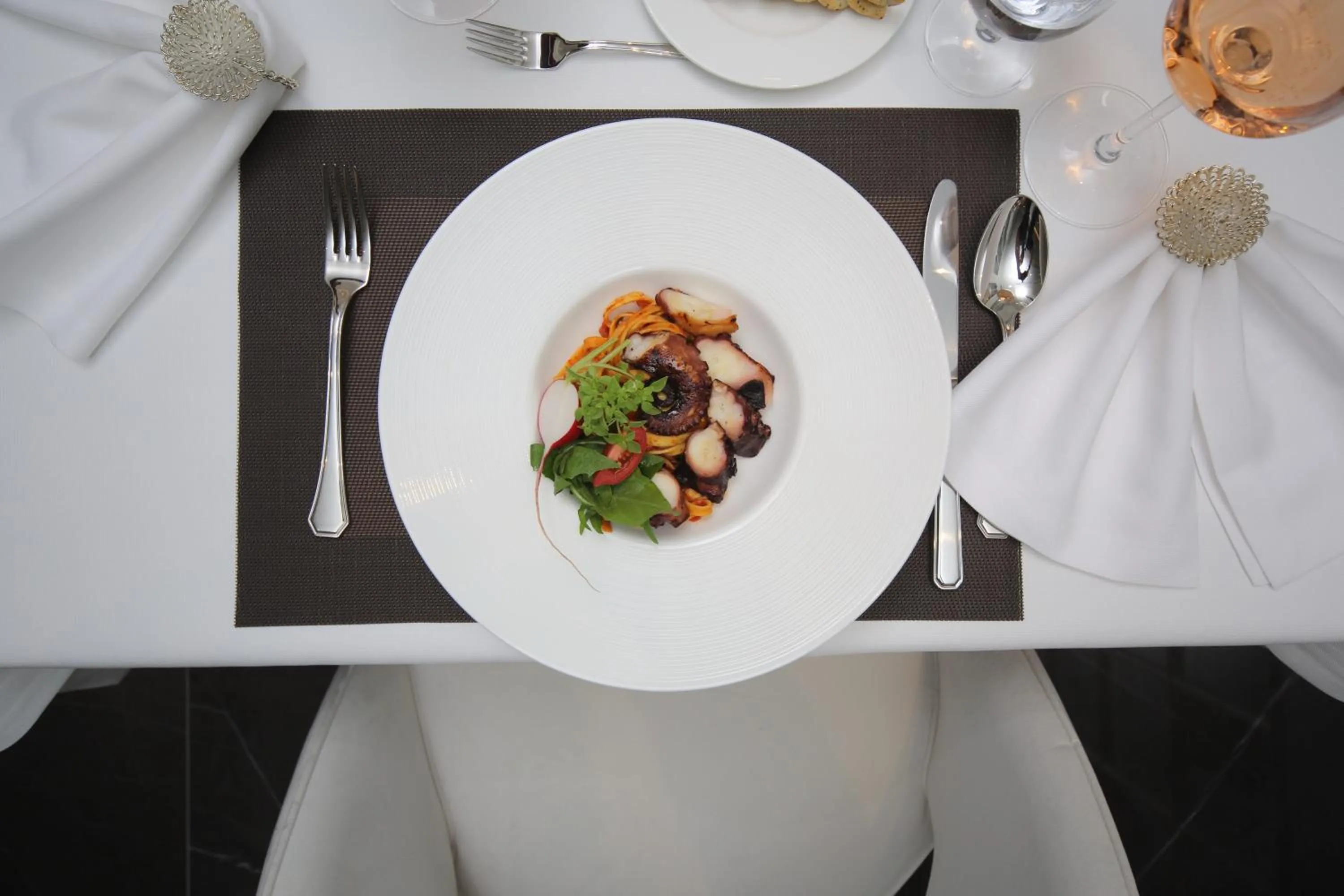 Food and drinks in Boutique Hotel Vissi d'Arte