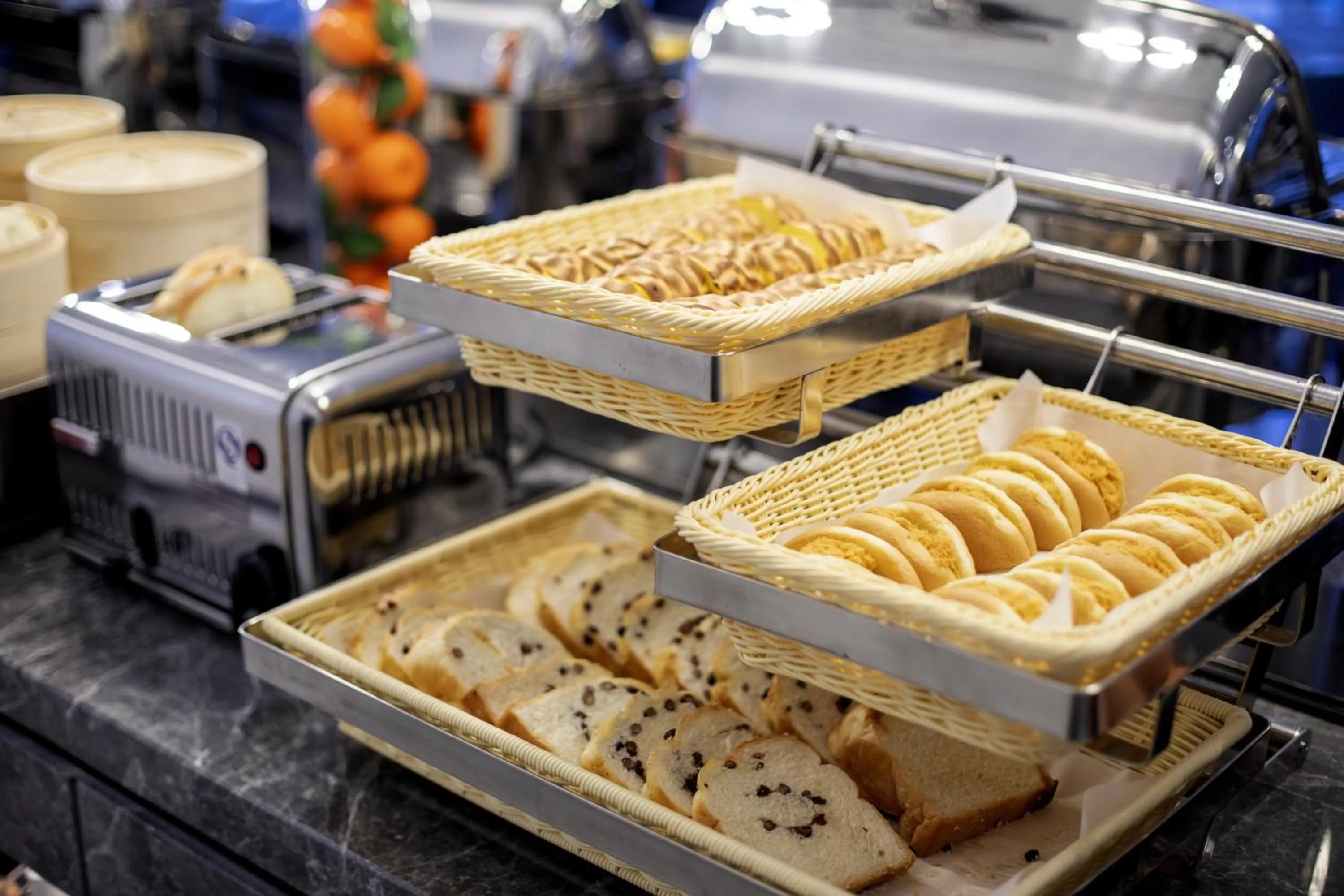 Restaurant/places to eat in Crystal Orange Hotel (Hangzhou Binjiang Star Avenue)