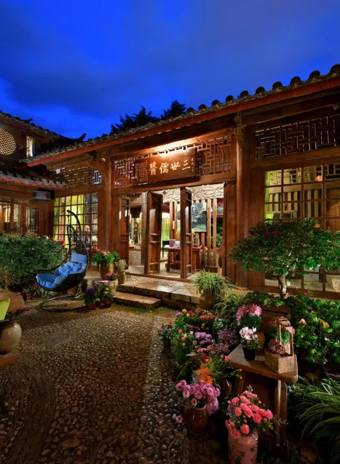 Garden in Blossom Hill Inn Lijiang Neverland